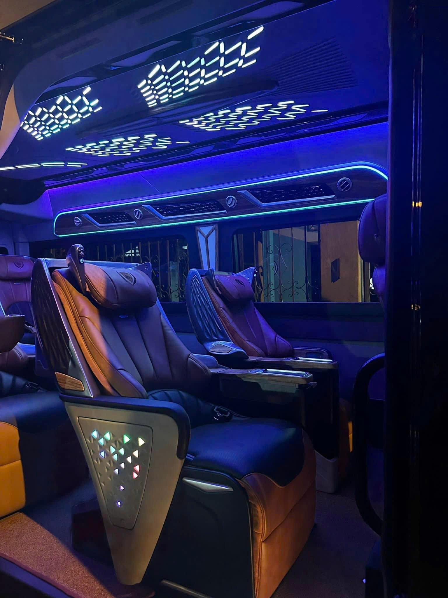 Limousine Ninh Thuận Sài Gòn cho người lớn tuổi