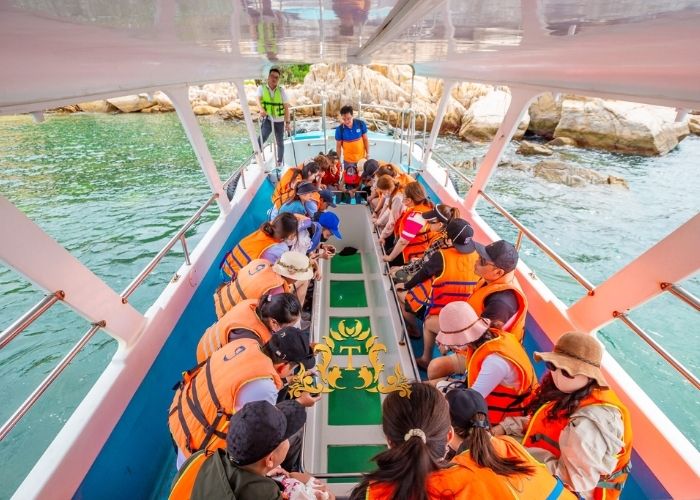 Lý do tiện nghi giải trí khiến bạn muốn thuê xe limousine ngay