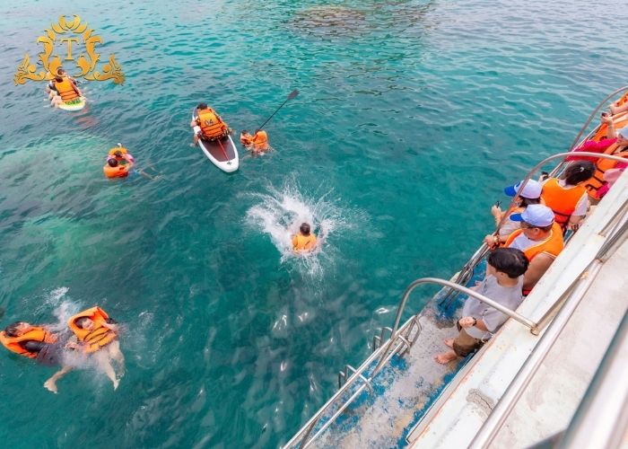 Bảng giá thuê xe limousine rõ ràng là lý do khách hàng an tâm