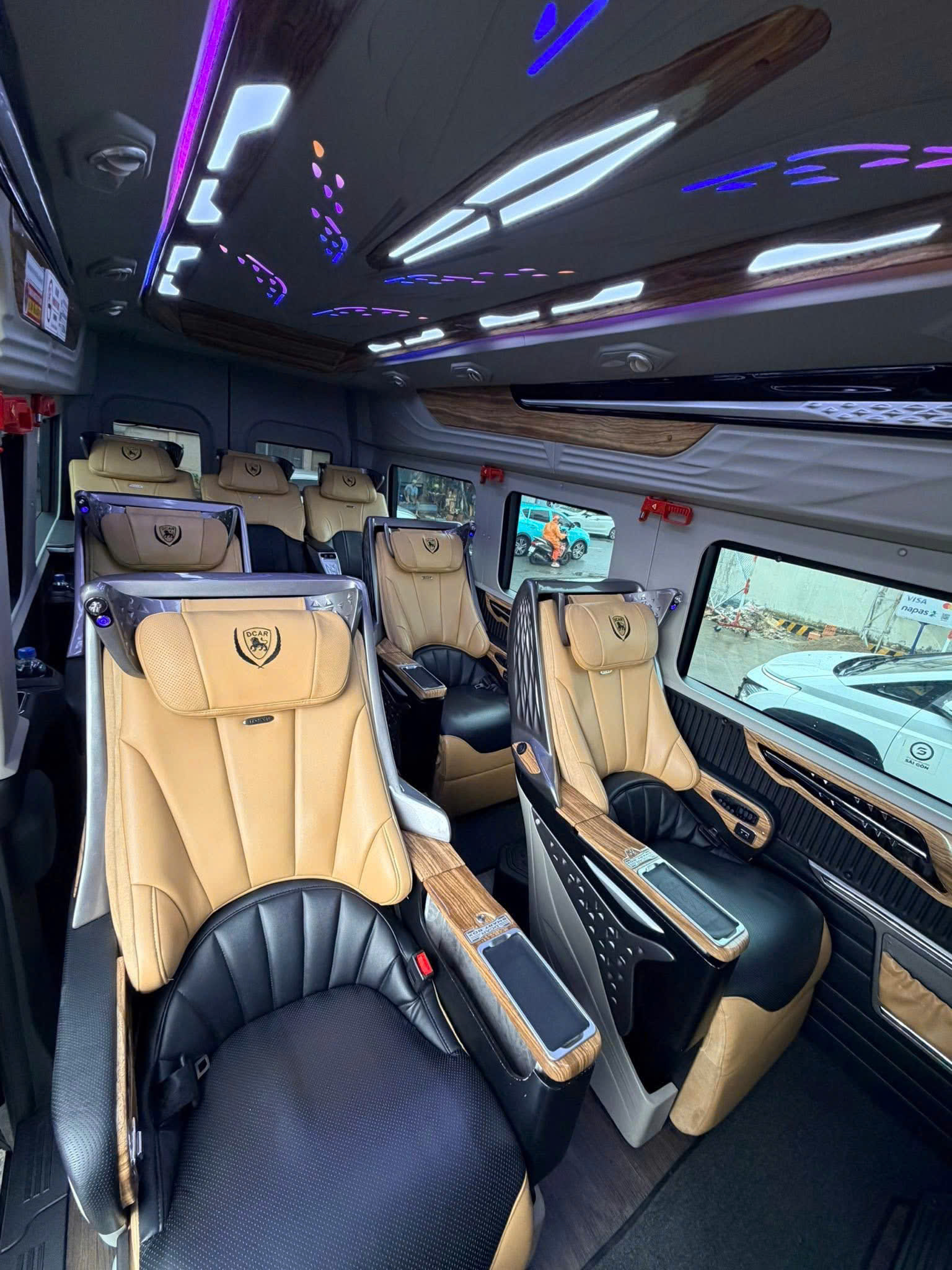 Thuê Limousine cao cấp đi sân bay Tân Sơn Nhất