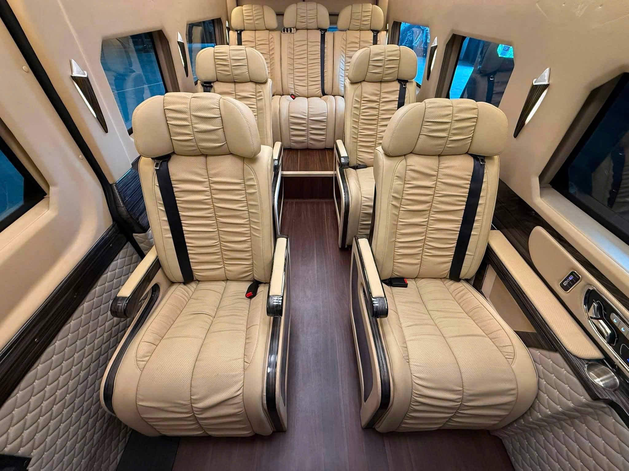 Vì Sao Nên Thuê Xe Limousine Đi Công Tác Thay Vì Xe Thông Thường