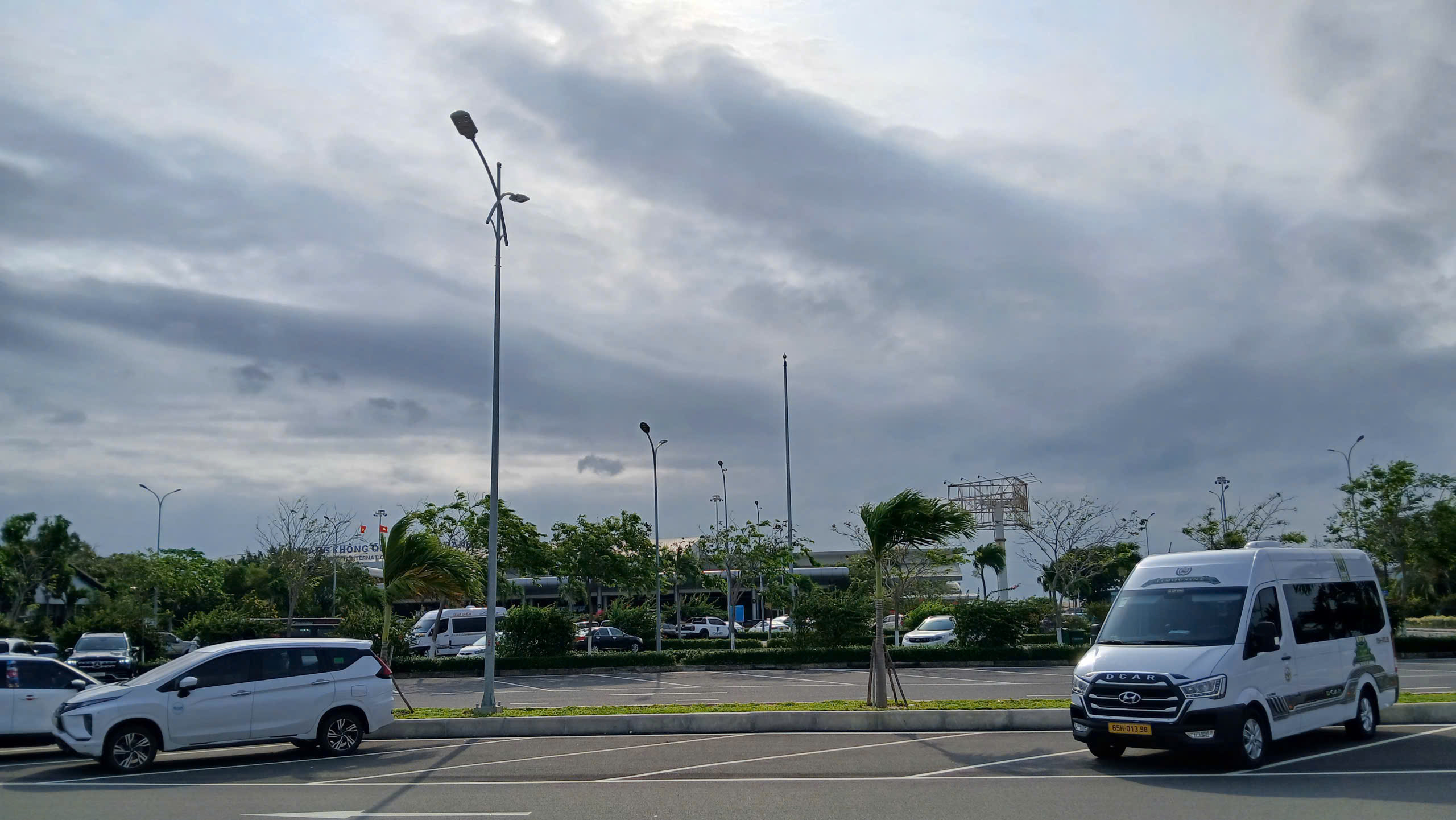 Thuê limousine Ninh Thuận Sài Gòn chuyên tuyến