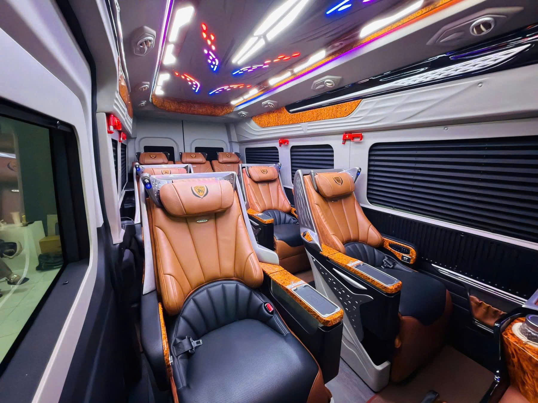 Thuê Limousine Sài Gòn – Vĩnh Hy giá tốt cho nhóm đông