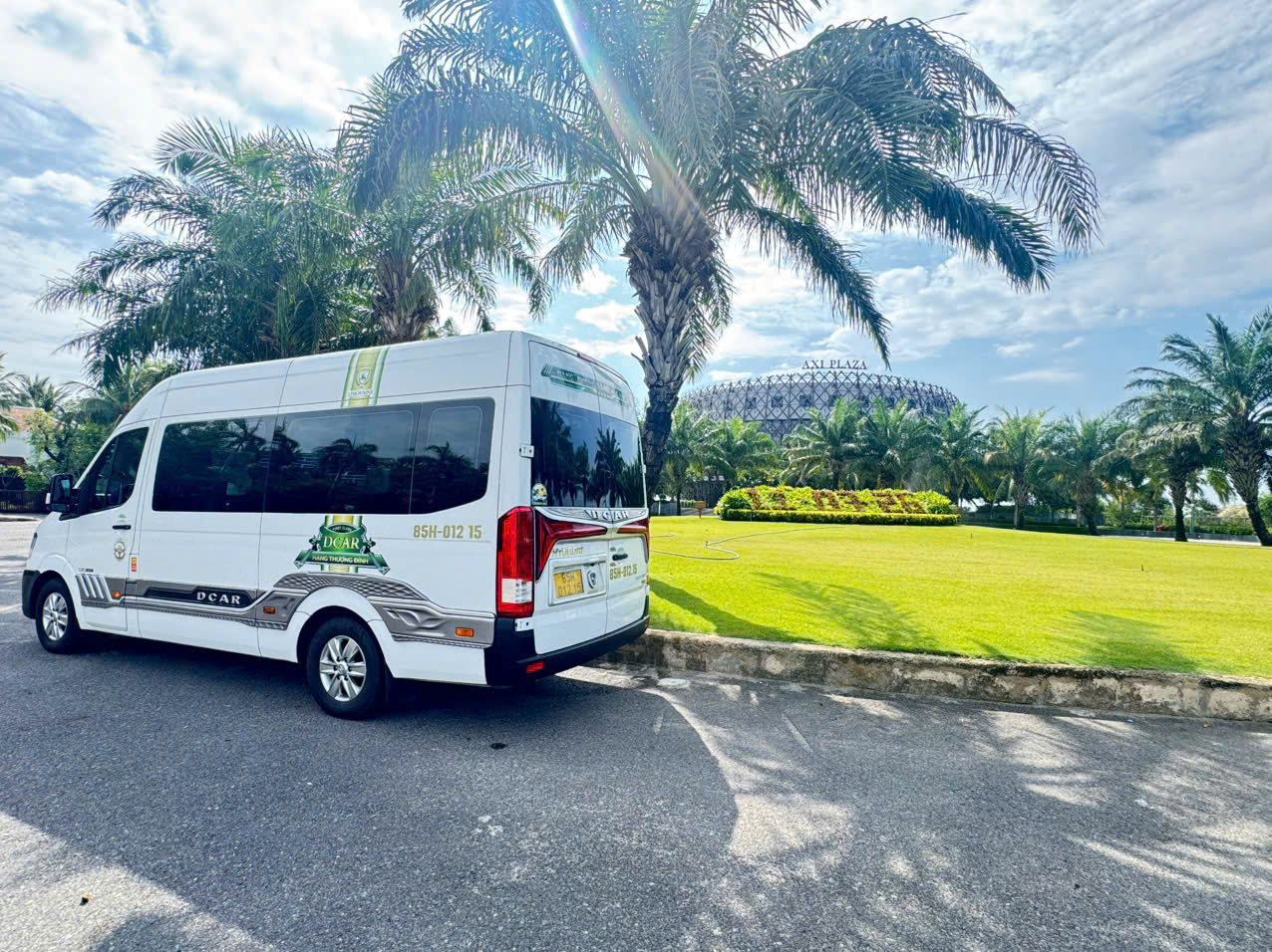 Thuê xe 12 chỗ Limousine HCM đi Cam Ranh uy tín