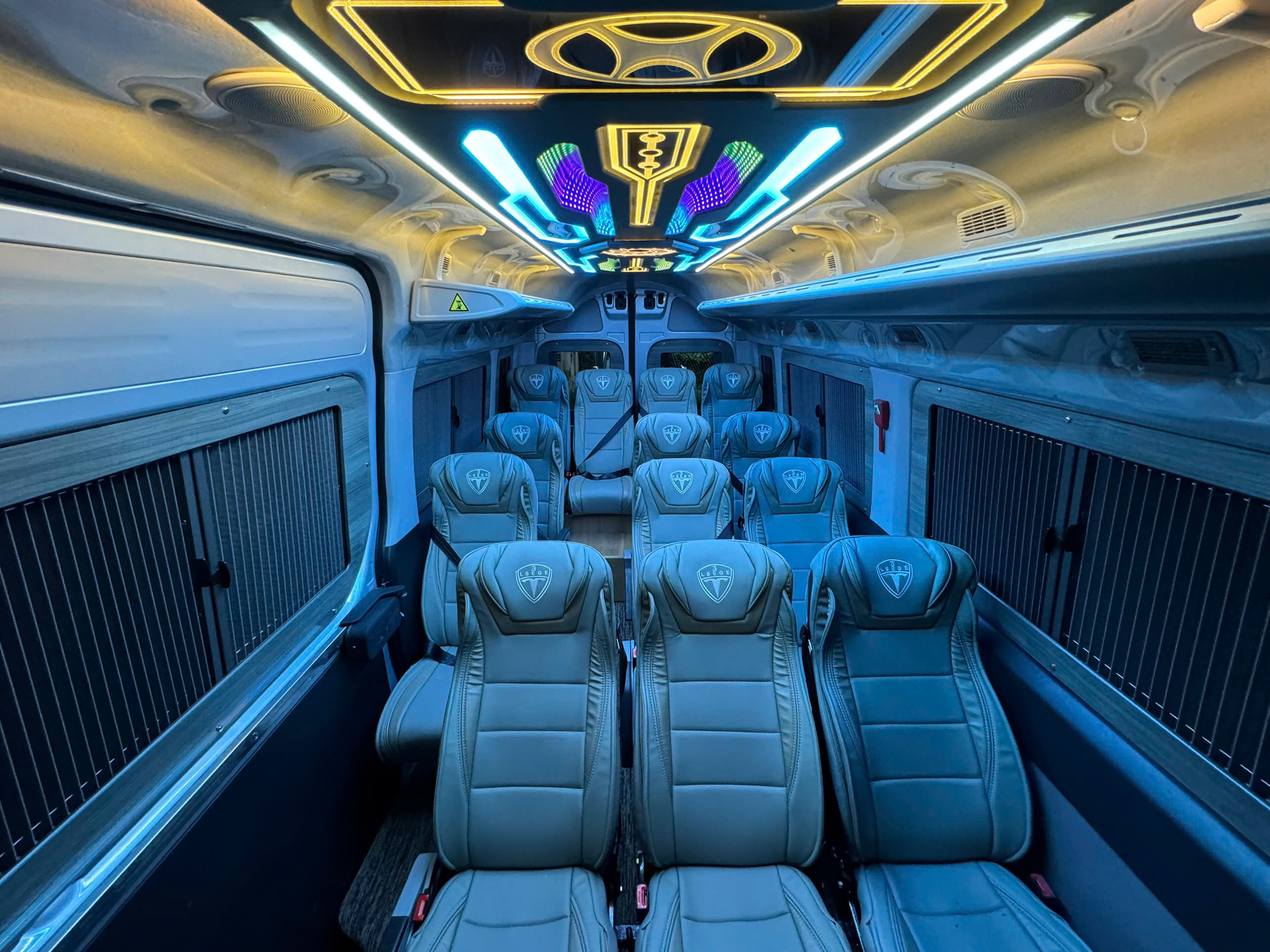 So sánh xe 16 chỗ và 29 chỗ