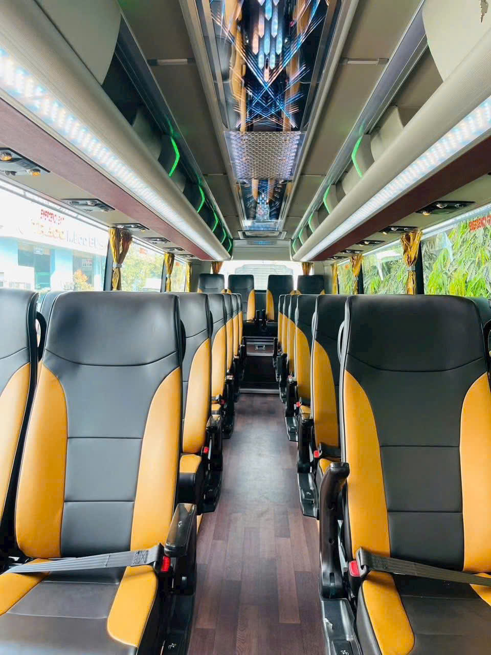 Thuê xe 29 chỗ Phan Rang đời mới máy lạnh ghế ngả