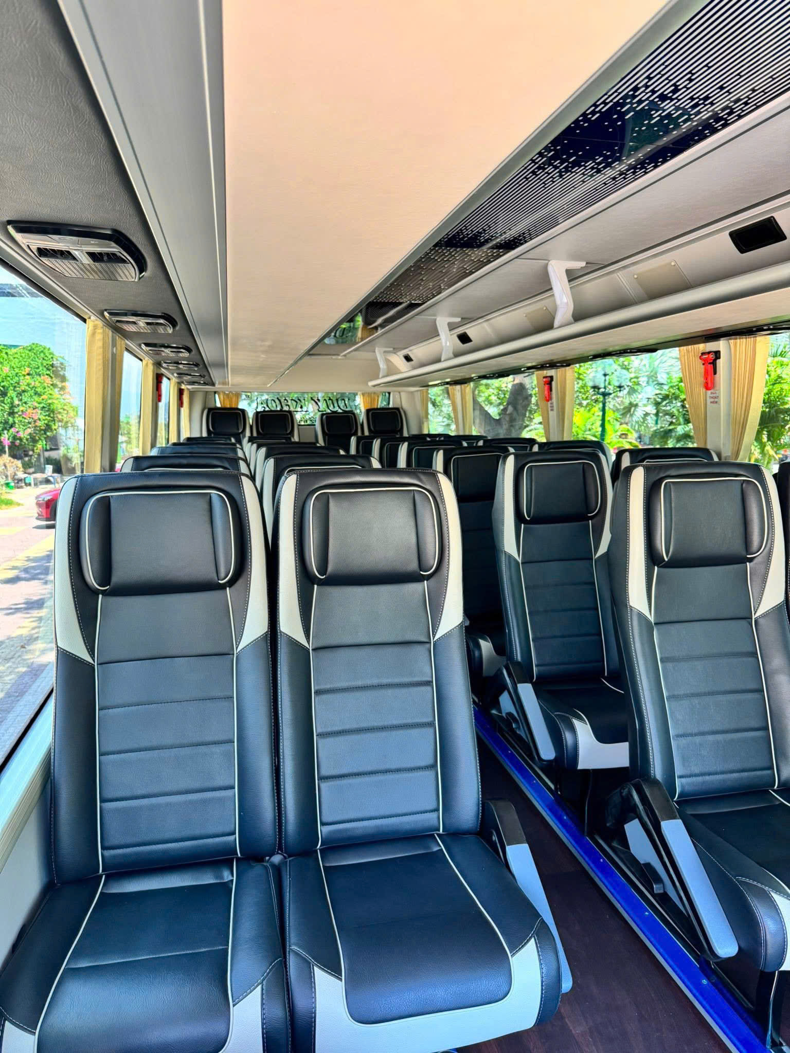 Thuê xe du lịch 29 chỗ Phan Rang xe đời mới