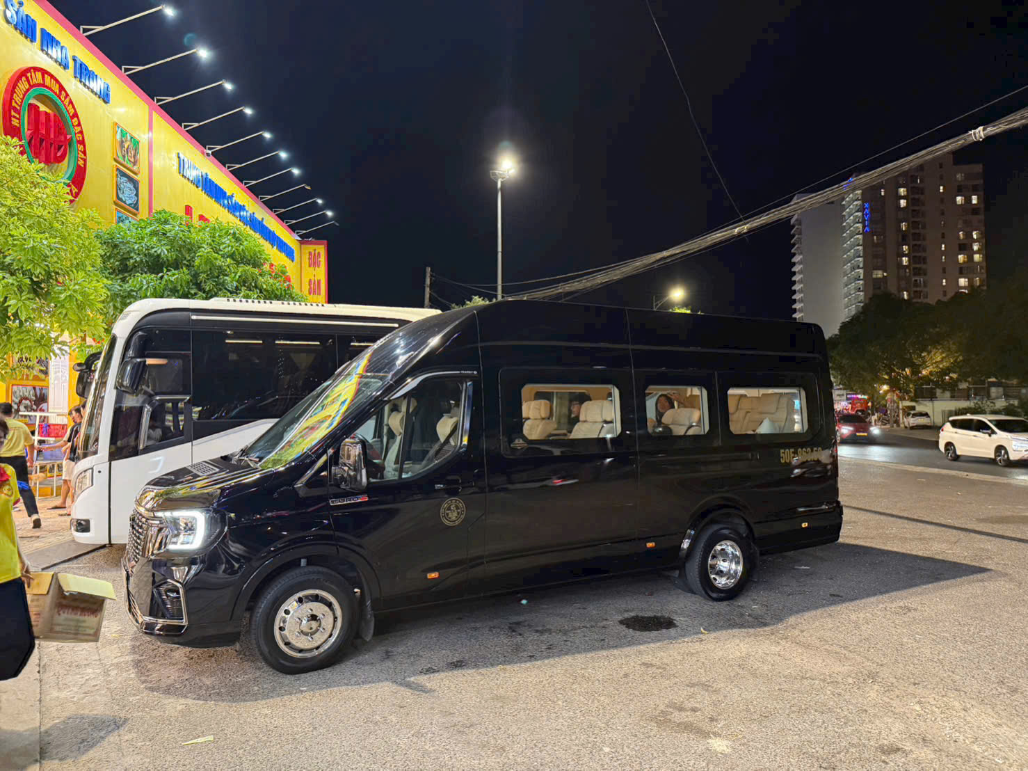 Thuê xe 9 chỗ Limousine HCM đi Cam Ranh