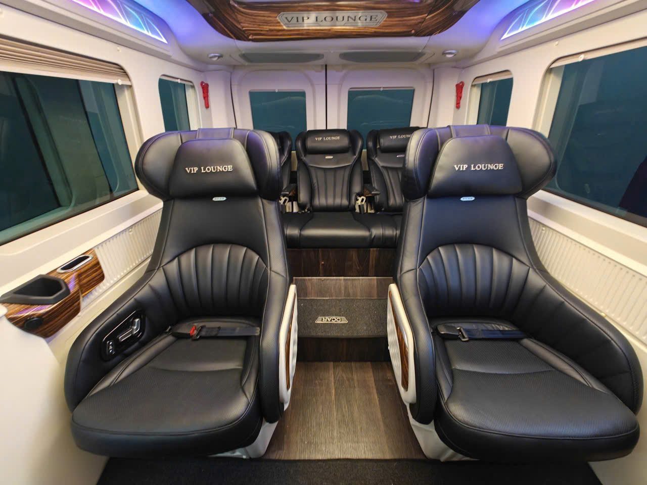 Thuê xe 9 chỗ Limousine HCM đi Cam Ranh