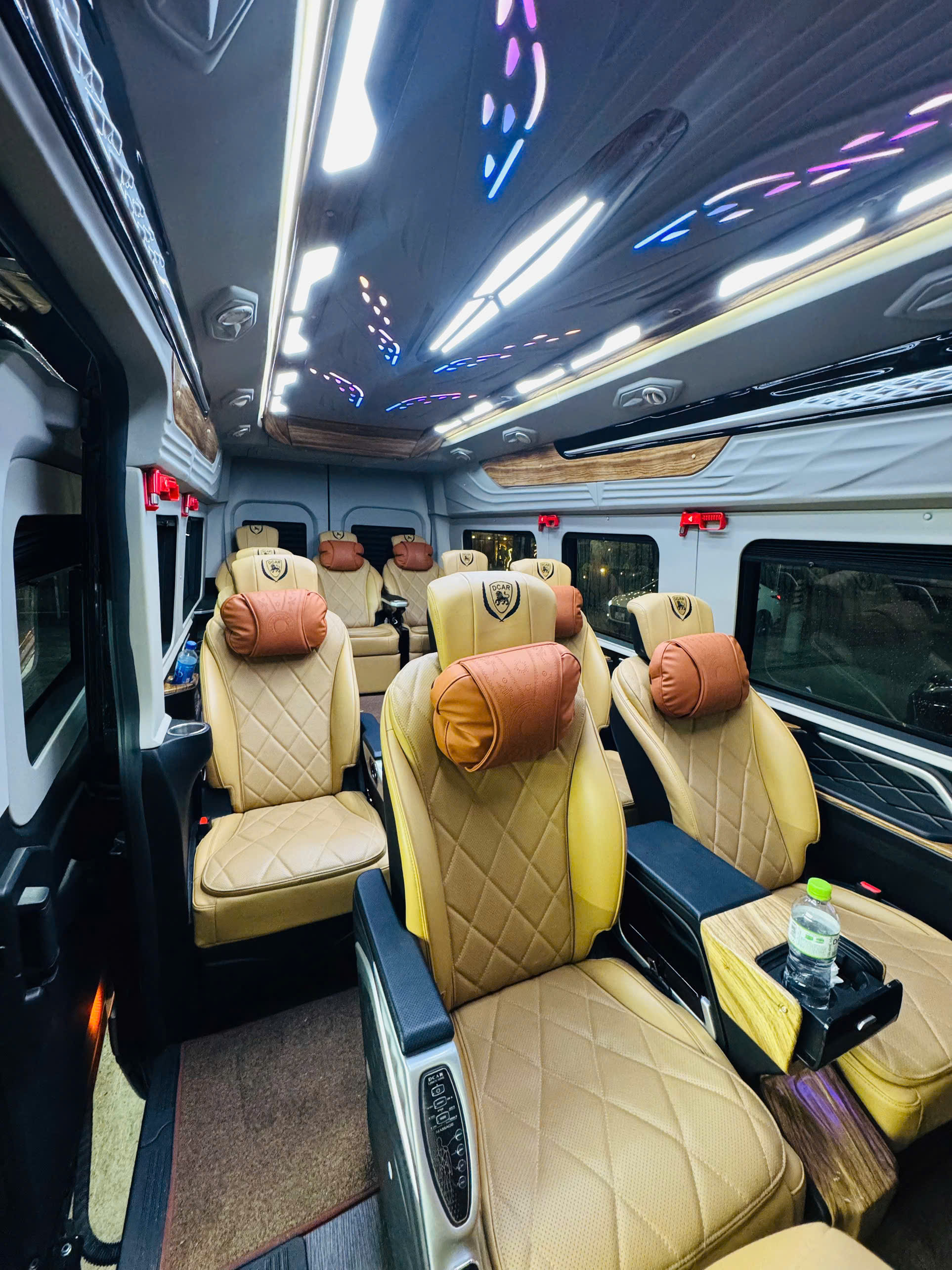 Thuê xe 9 chỗ Limousine HCM đi Cam Ranh