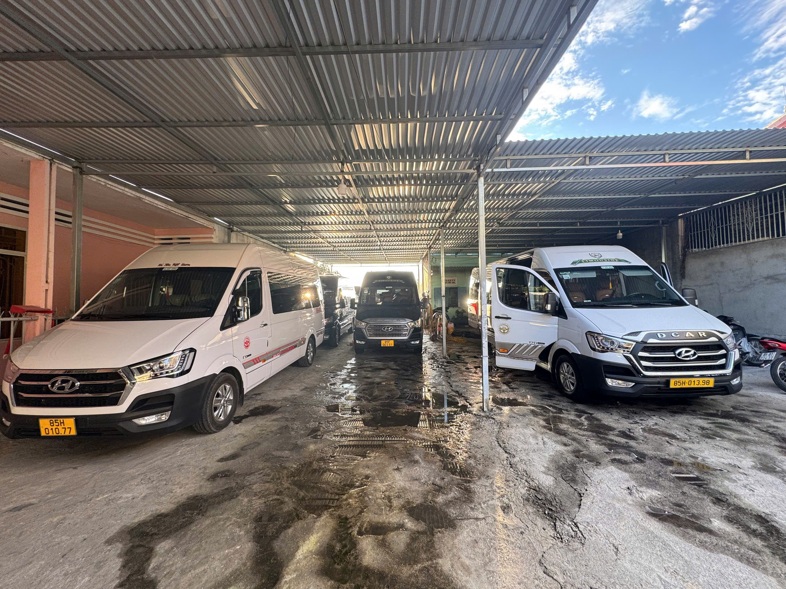 Thuê xe cao cấp đi Sài Gòn từ Vĩnh Hy - Xe VIP thoải mái
