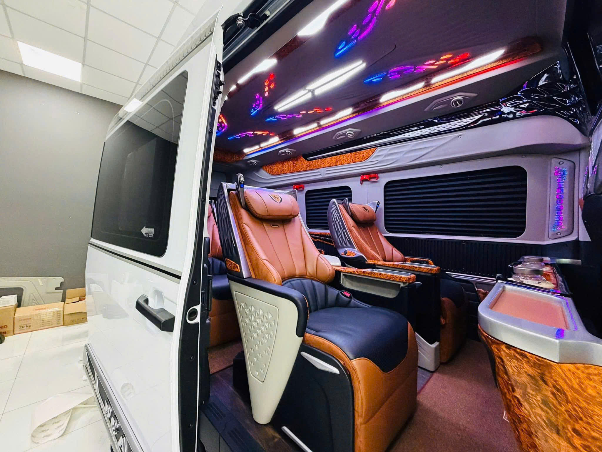 Thuê xe cao cấp Sài Gòn – Vĩnh Hy tiện nghi