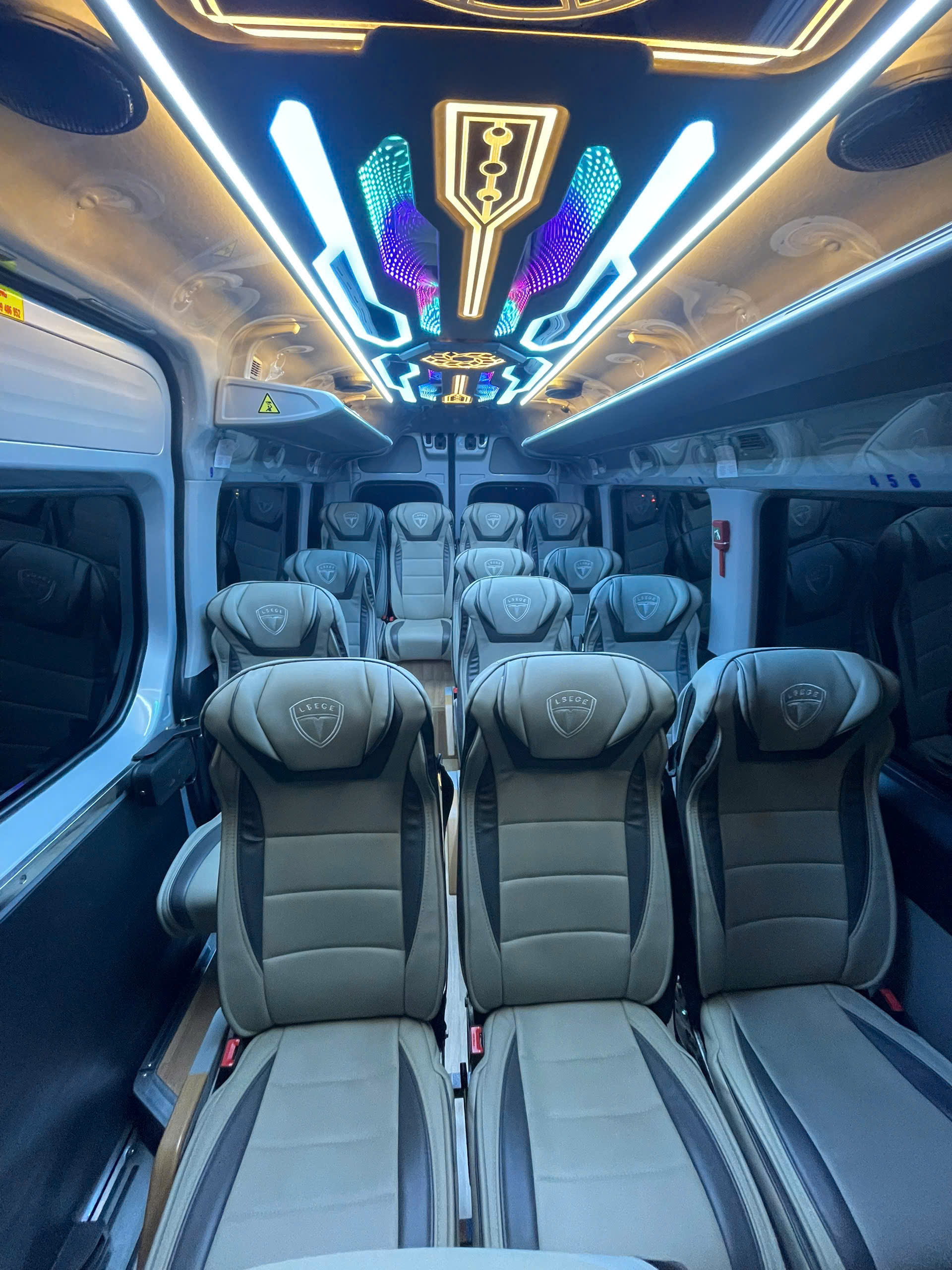 Thuê xe du lịch Sài Gòn – Vĩnh Hy nhiều lựa chọn