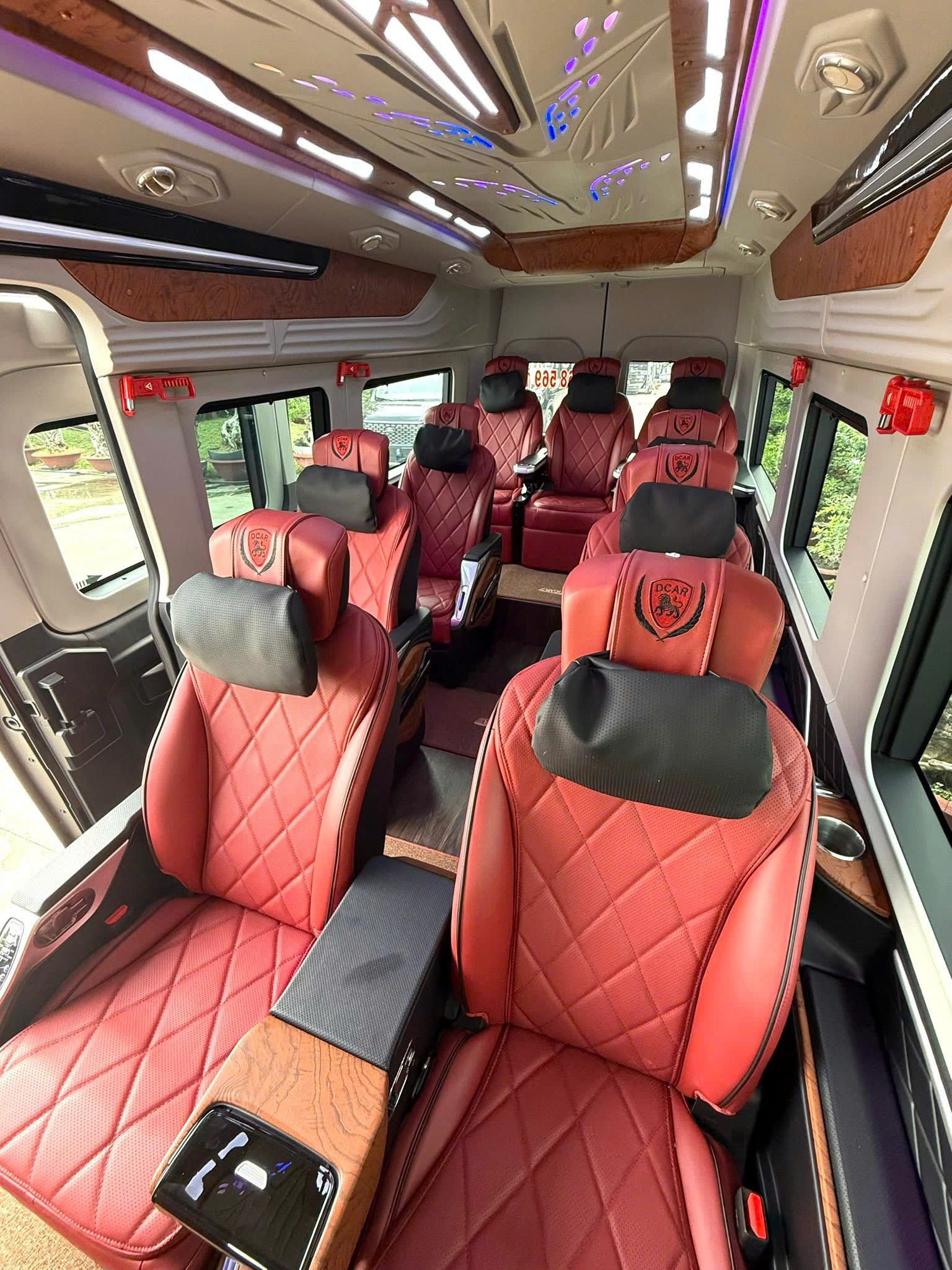 Thuê xe Limousine 11 chỗ Sài Gòn – Vĩnh Hy