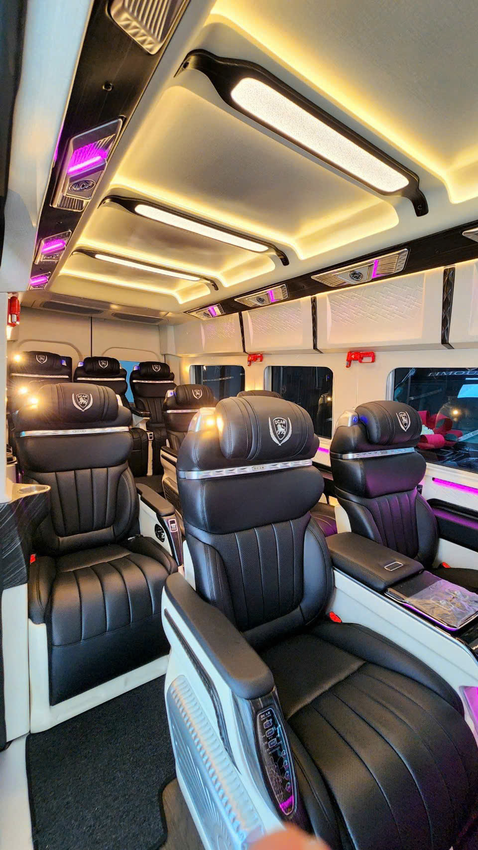 Thuê xe Limousine 12 chỗ HCM đi Cam Ranh