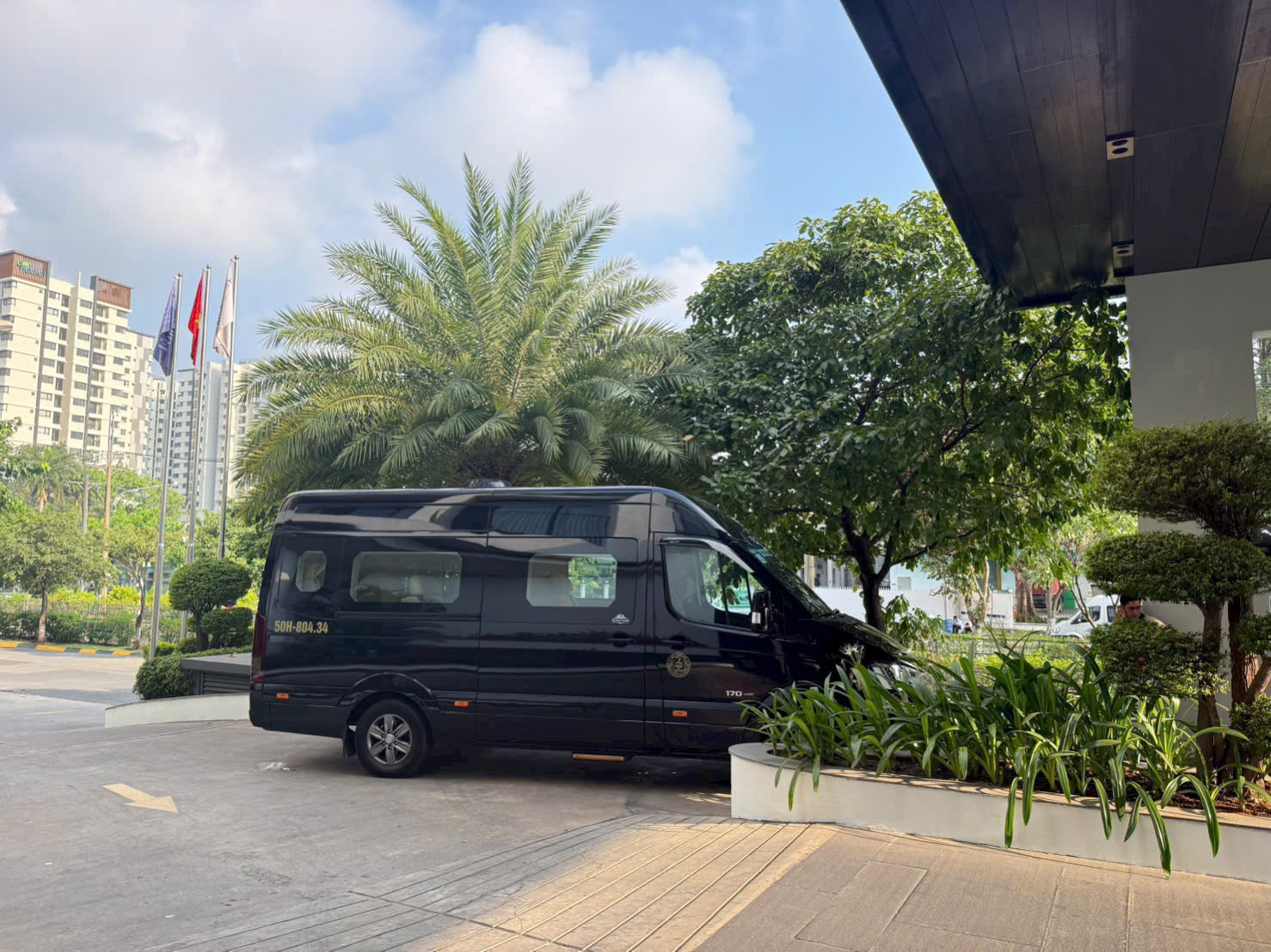 Thuê xe limousine 9 chỗ Cam Ranh đi Sài Gòn