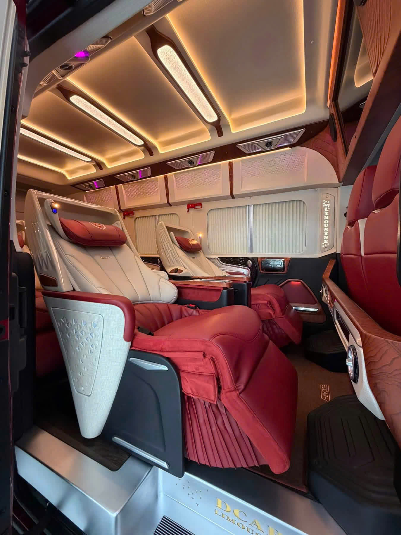 Thuê xe Limousine 9 chỗ Sài Gòn đi chơi Cam Ranh
