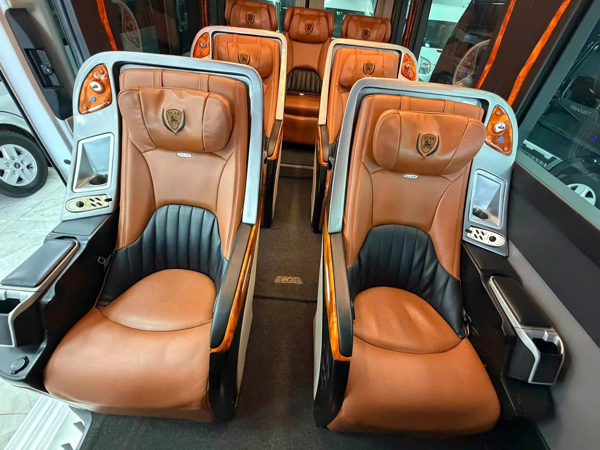 Thuê xe Limousine 9 chỗ Sài Gòn đi chơi Cam Ranh