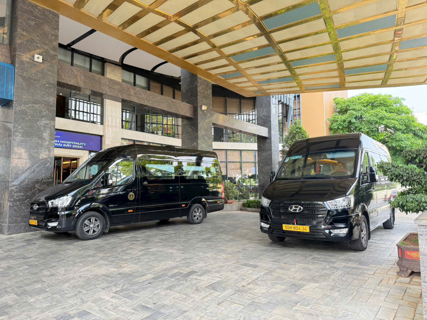 Thuê xe Limousine 9 chỗ Sài Gòn đi chơi Cam Ranh