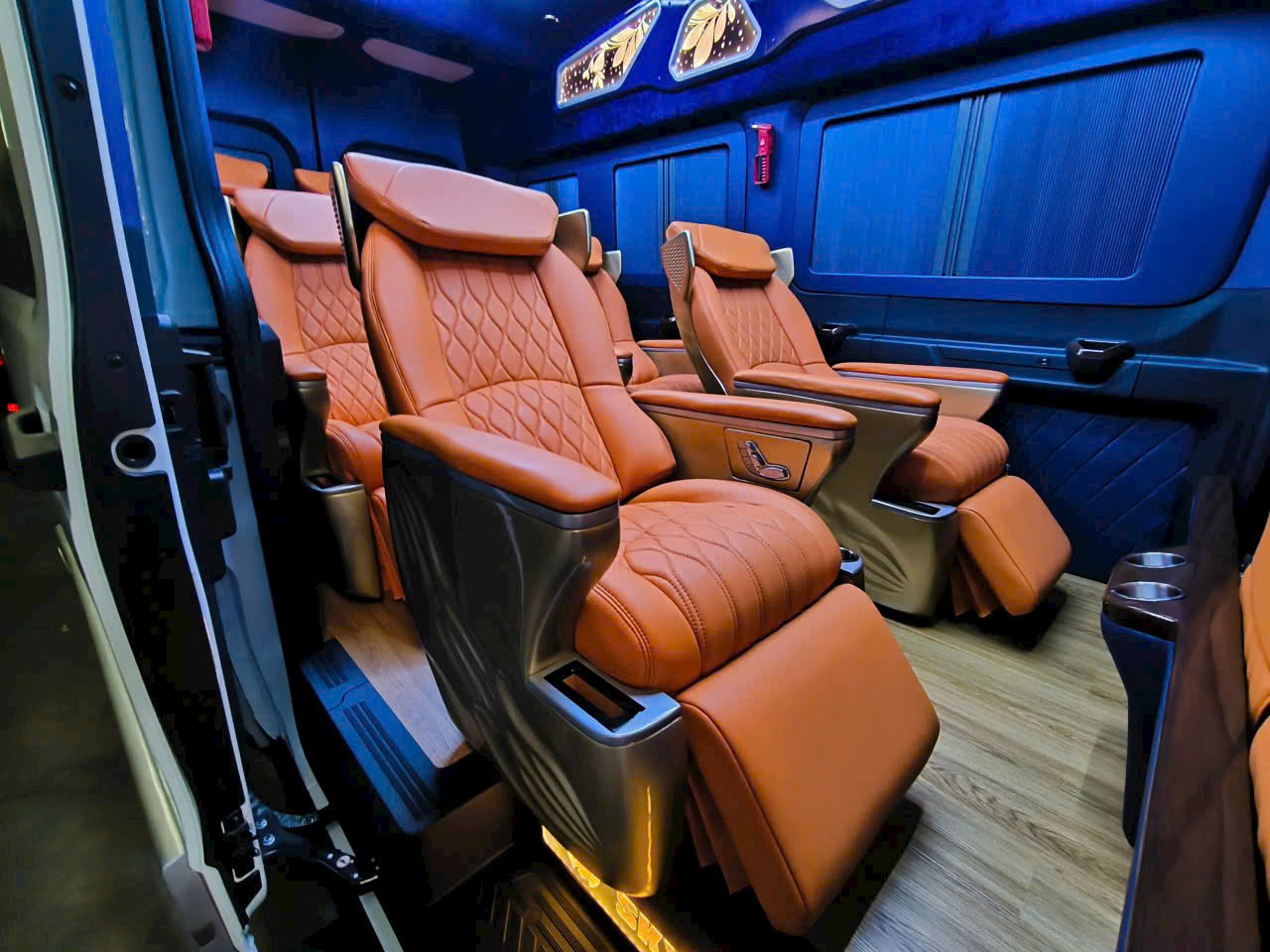 Thuê xe Limousine 9 chỗ Sài Gòn – Vĩnh Hy