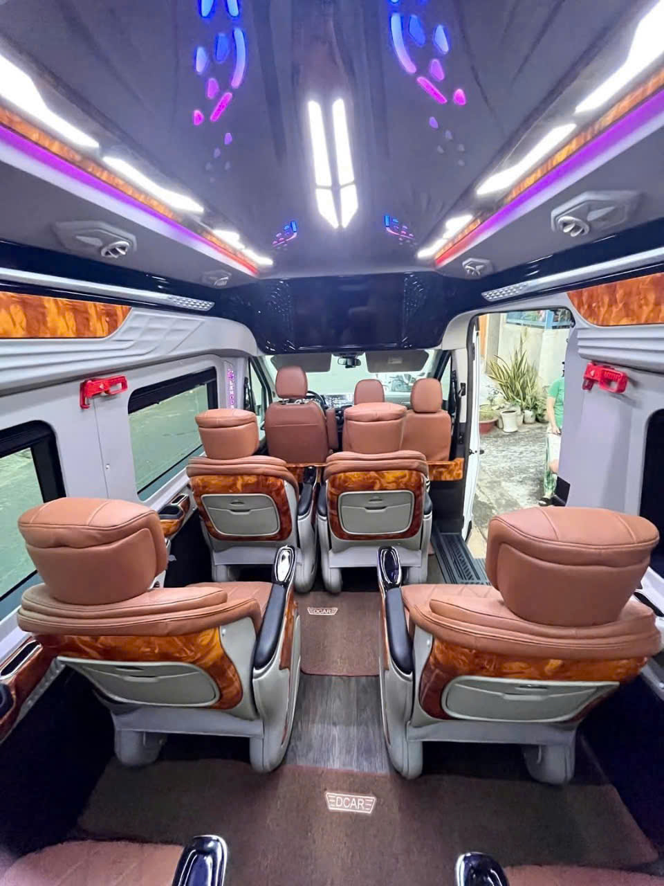 Thuê xe Limousine 9 chỗ Sài Gòn – Vĩnh Hy uy tín