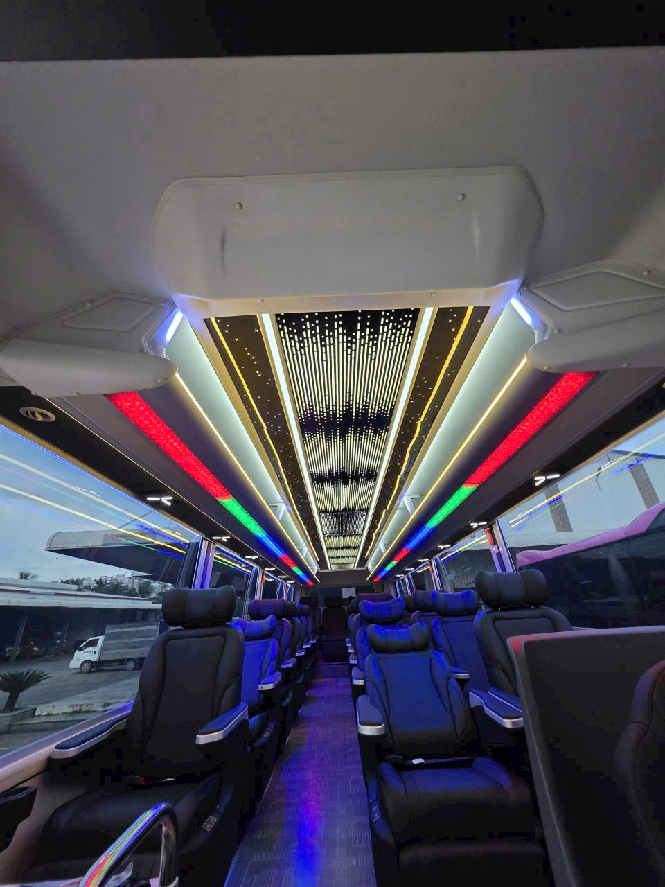 Thuê xe LImousine sài gòn đi Cam Ranh