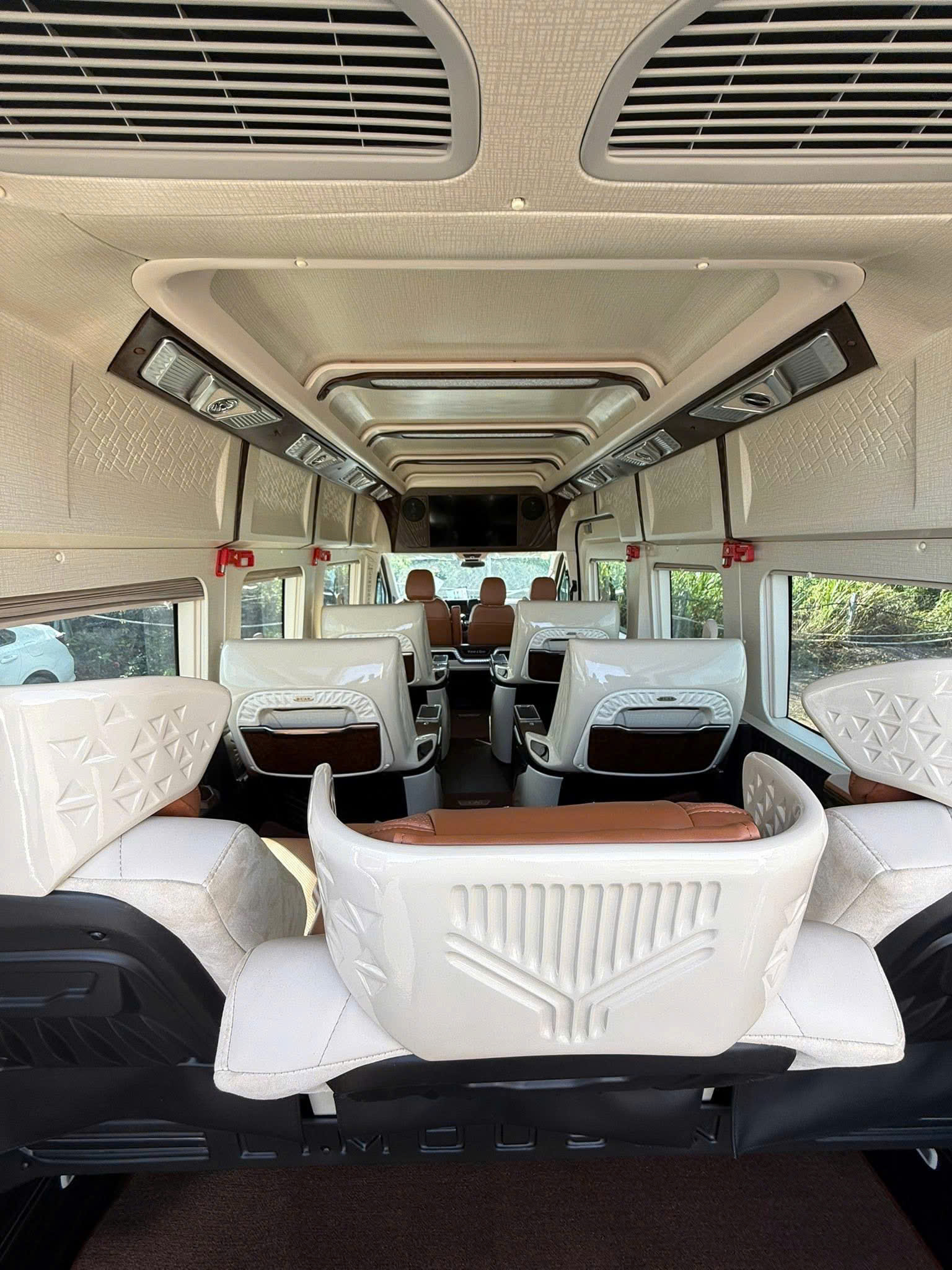 Thuê xe Limousine Bình Thạnh đi Cam Ranh