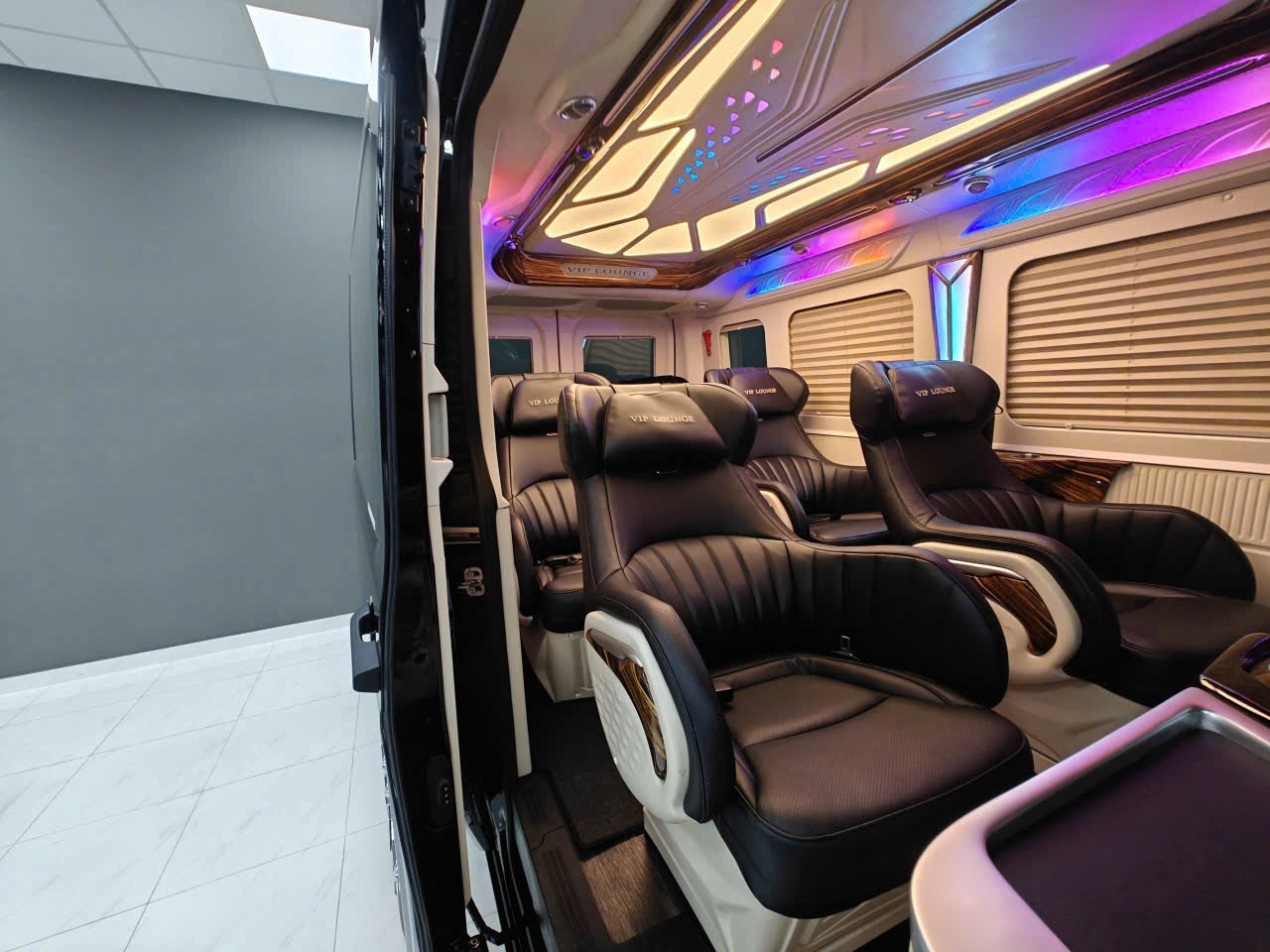 Thuê xe Limousine Cam Ranh đi Hồ Chí Minh