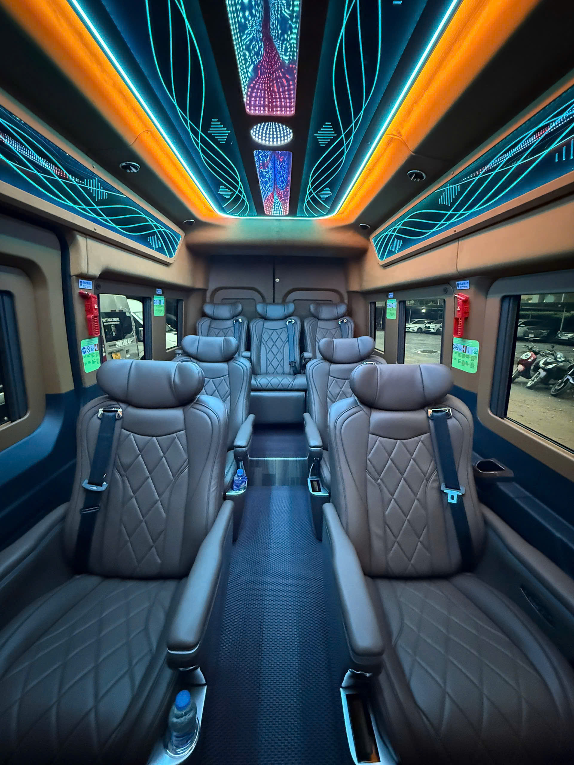 Thuê xe Limousine Cam Ranh đi Hồ Chí Minh
