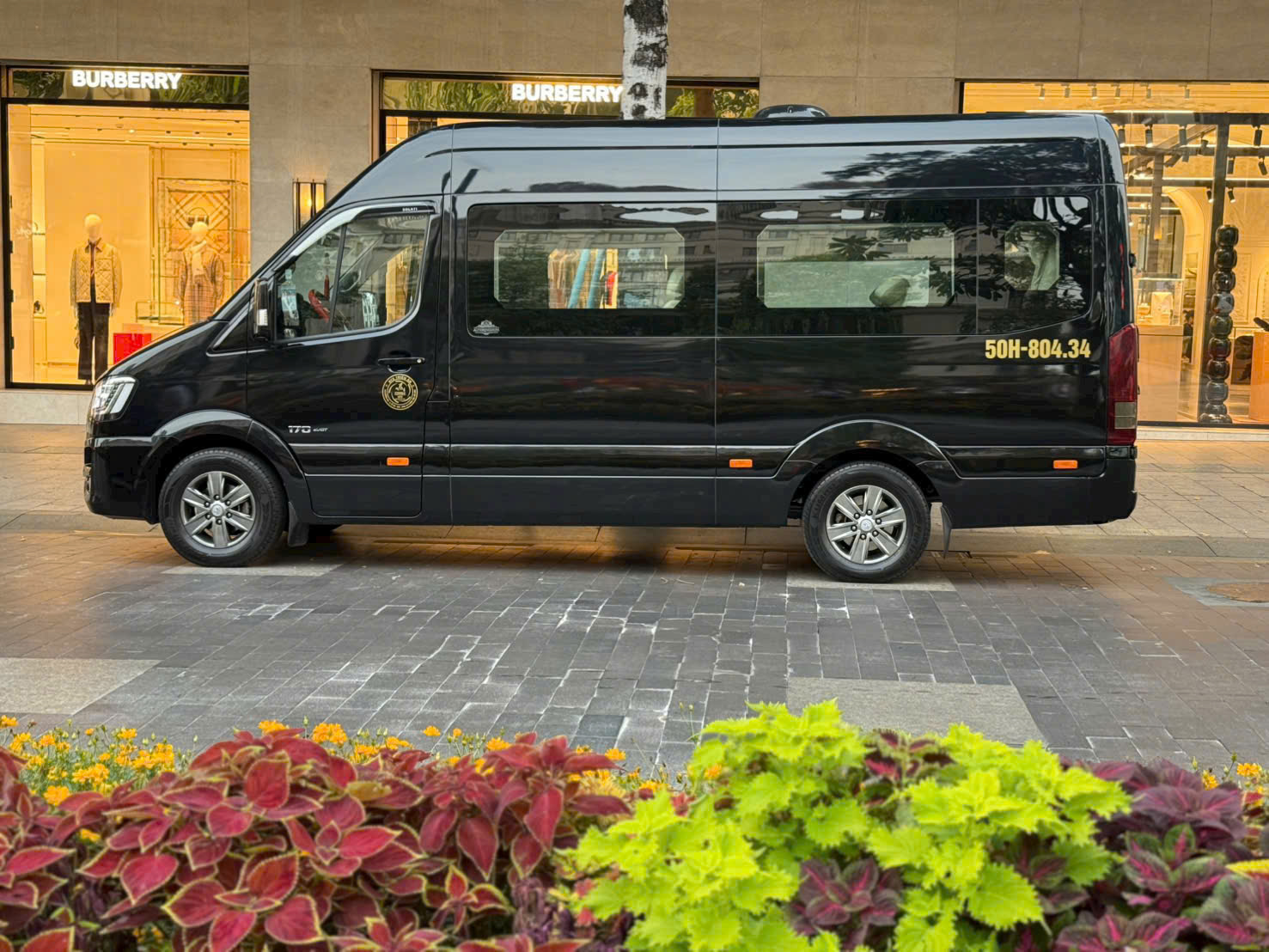 Thuê xe limousine Cam Ranh đi Hồ Chí Minh chất lượng cao