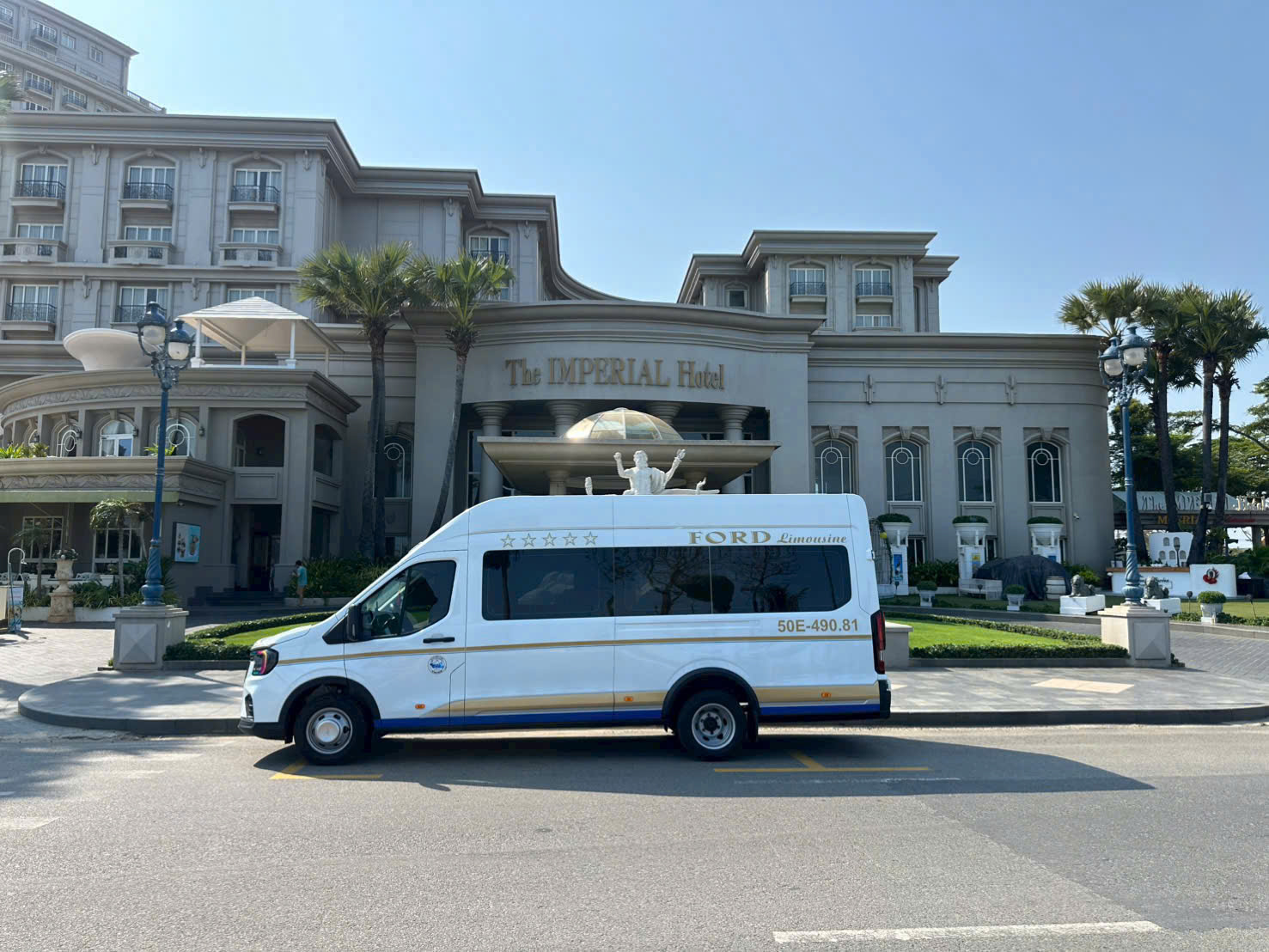 Thuê xe limousine Cam Ranh đi Hồ Chí Minh cho gia đình