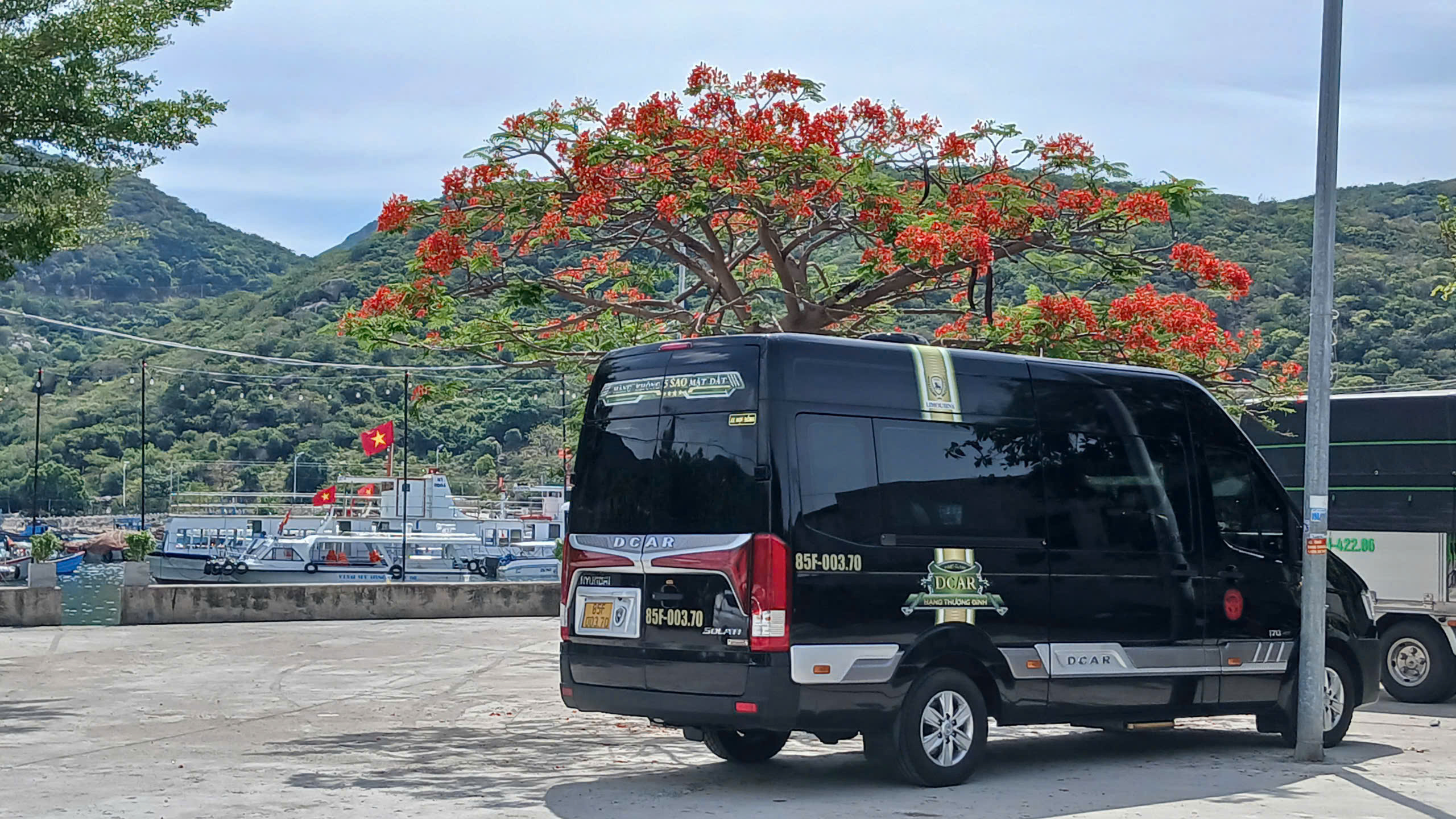 Thuê xe limousine Cam Ranh đi Hồ Chí Minh giá tốt