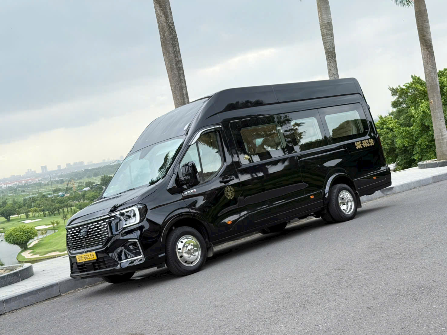 Thuê xe limousine Cam Ranh đi Hồ Chí Minh không ghép