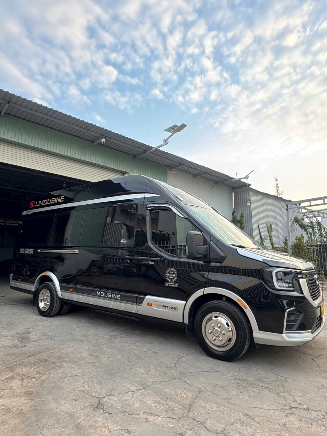 Thuê xe limousine Cam Ranh đi Hồ Chí Minh theo yêu cầu