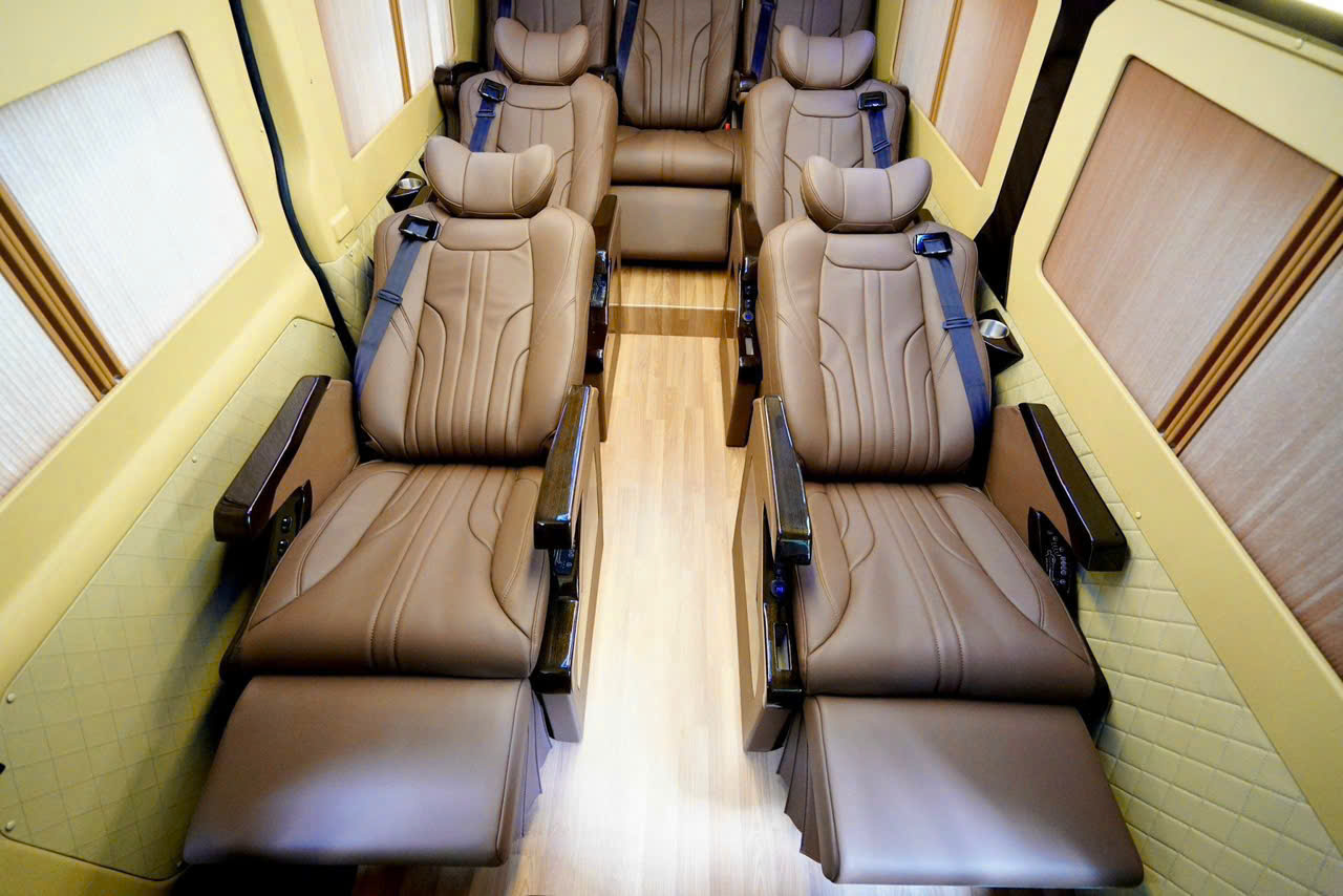 Thuê xe Limousine Cam Ranh đi Hồ Chí Minh uy tín
