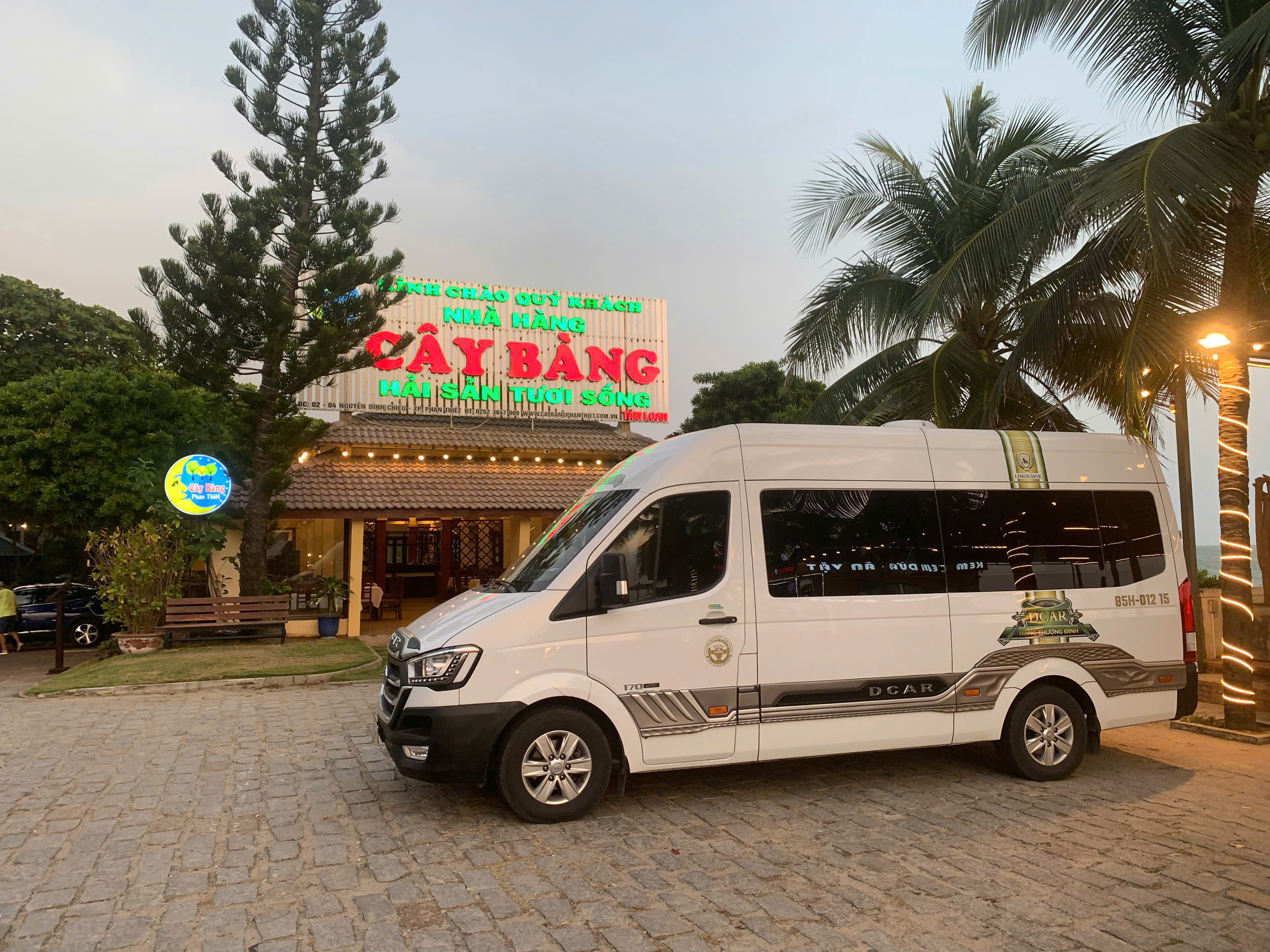 Thuê xe limousine Cam Ranh đi Sài Gòn chất lượng cao