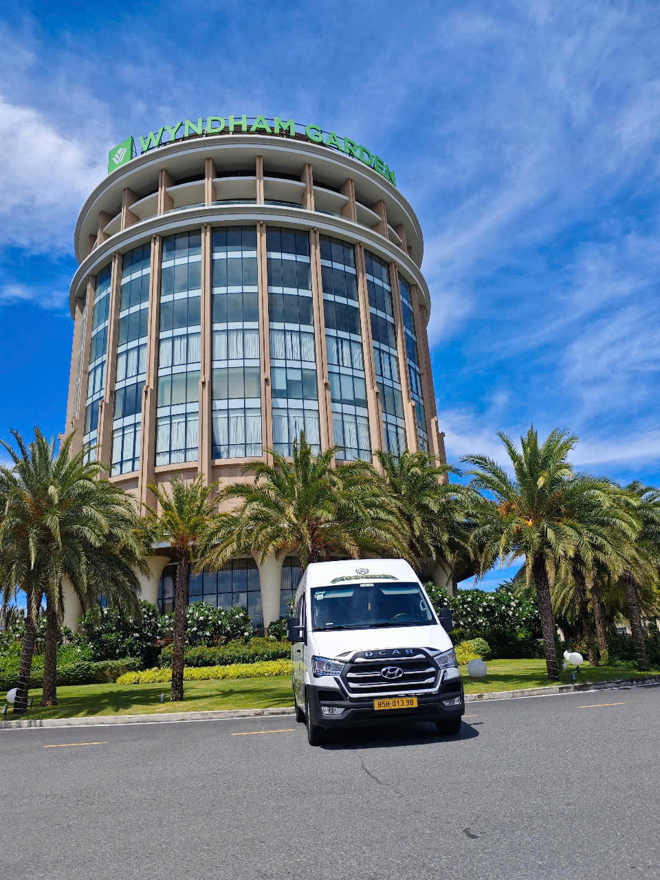 Thuê xe Limousine Cam Ranh đi Sài Gòn cho công ty