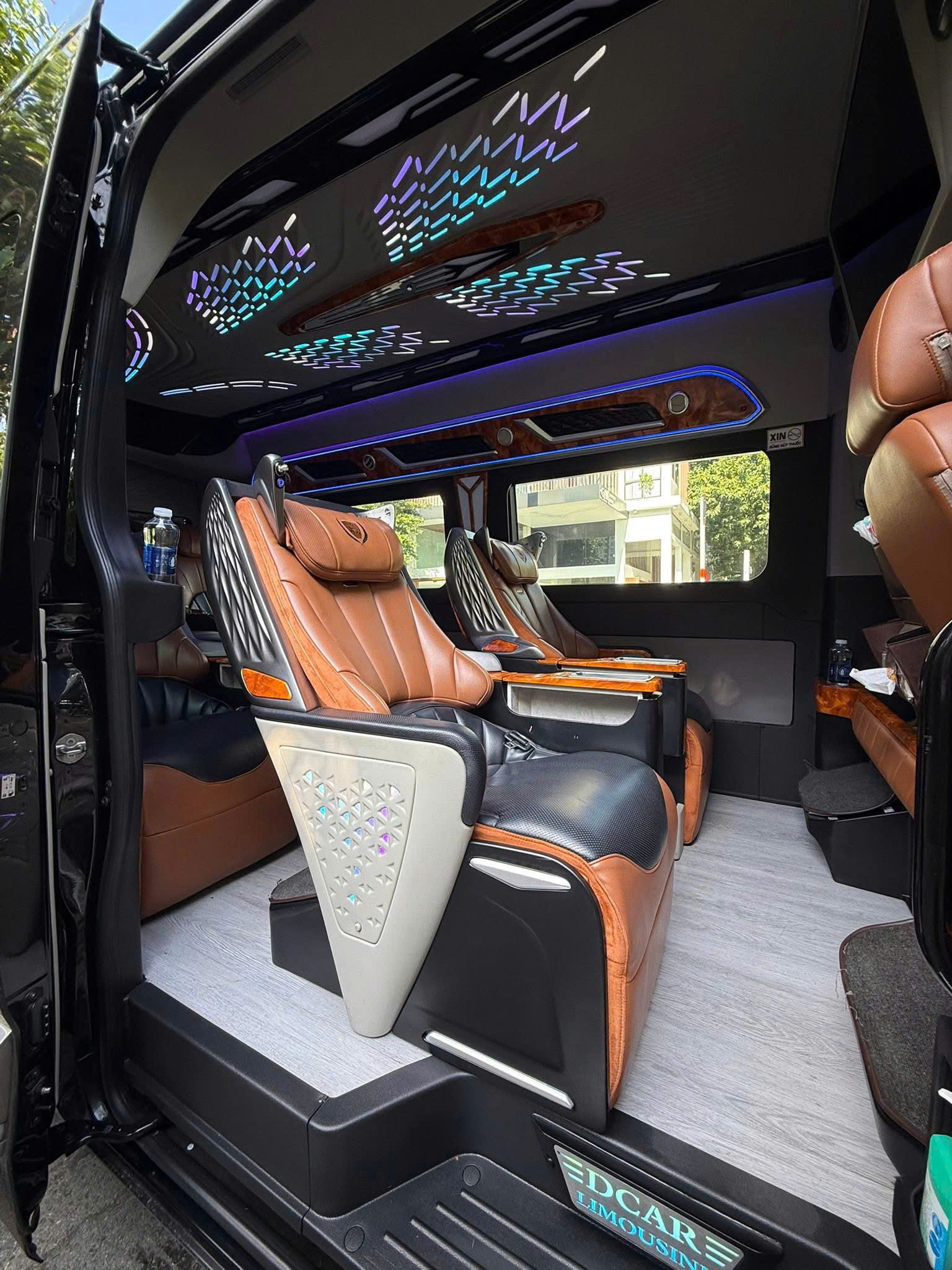 Thuê xe Limousine Cam Ranh đi Sài Gòn cho công ty