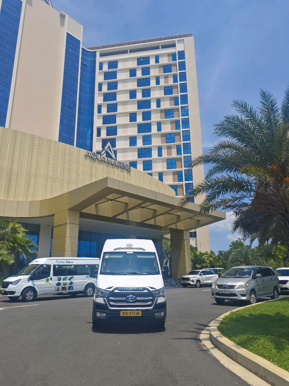 Thuê xe Limousine Cam Ranh đi Sài Gòn cho công ty