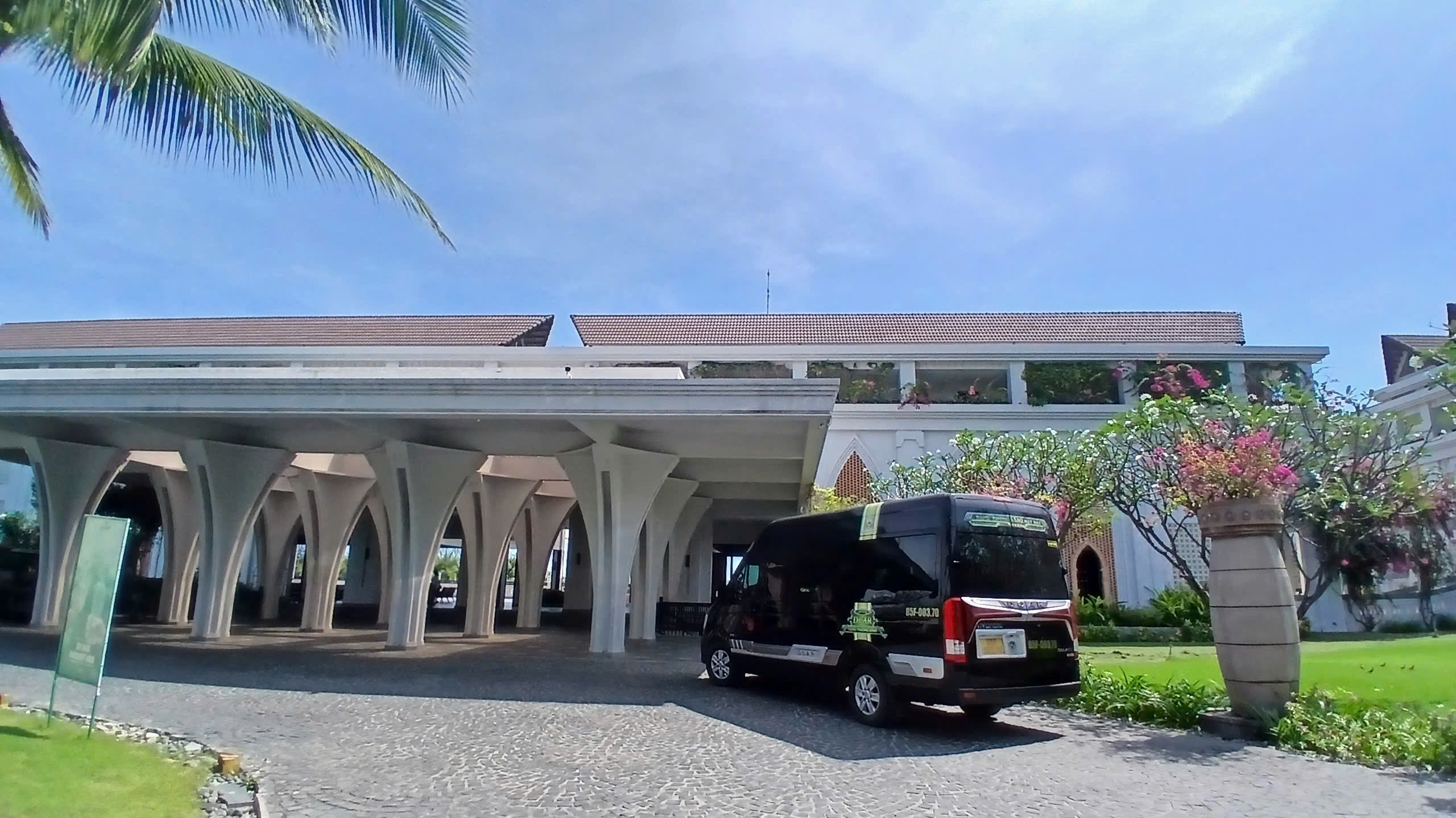 Thuê xe Limousine Cam Ranh đi Sài Gòn cho công ty