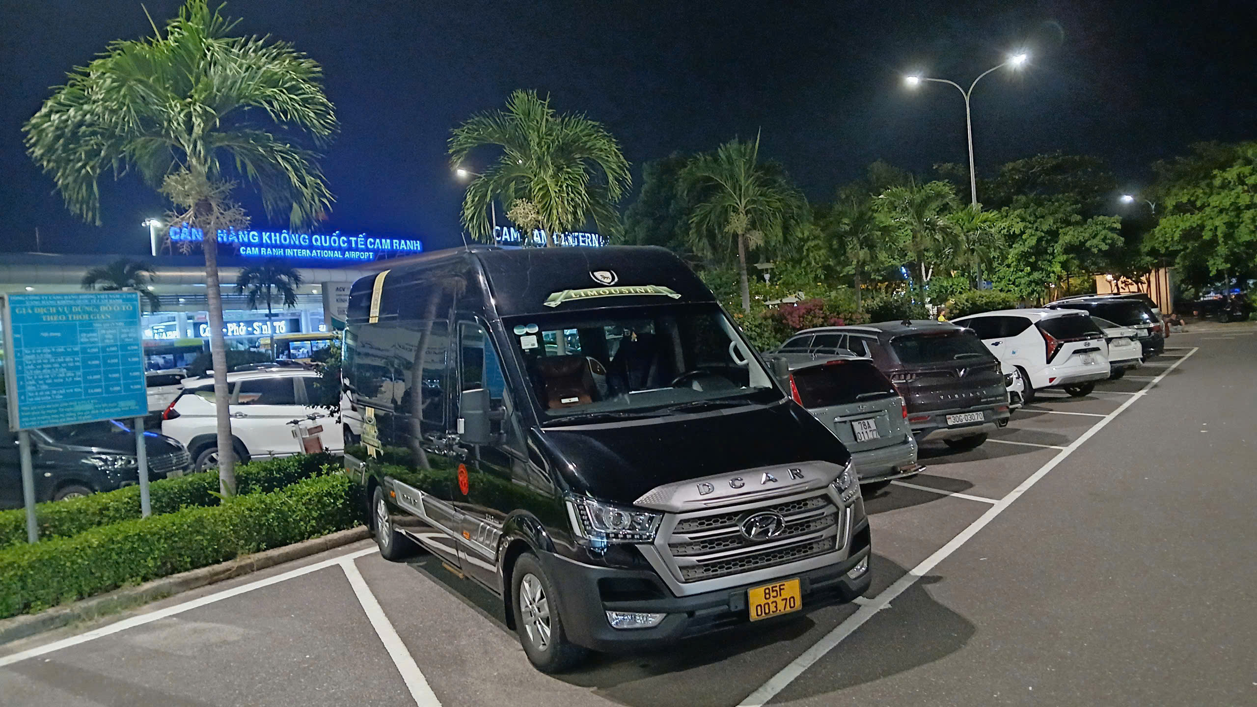 Thuê xe limousine Cam Ranh đi Sài Gòn cho nhóm bạn