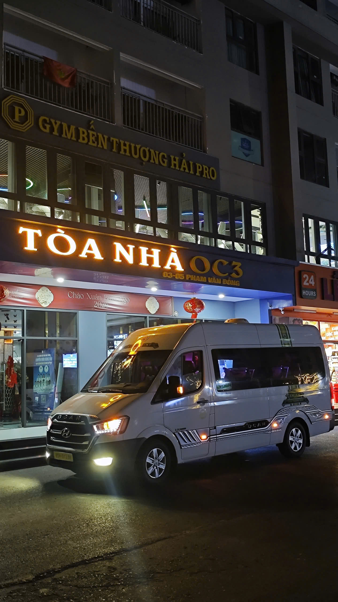 Thuê xe Limousine Cam Ranh đi Sài Gòn dài hạn