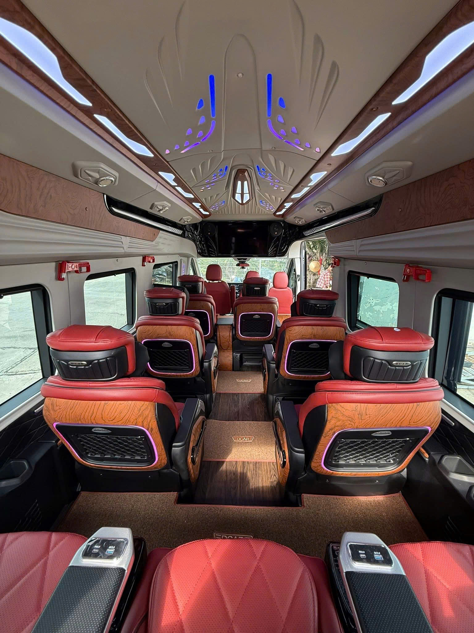 Thuê xe limousine Cam Ranh đi Sài Gòn doanh nghiệp