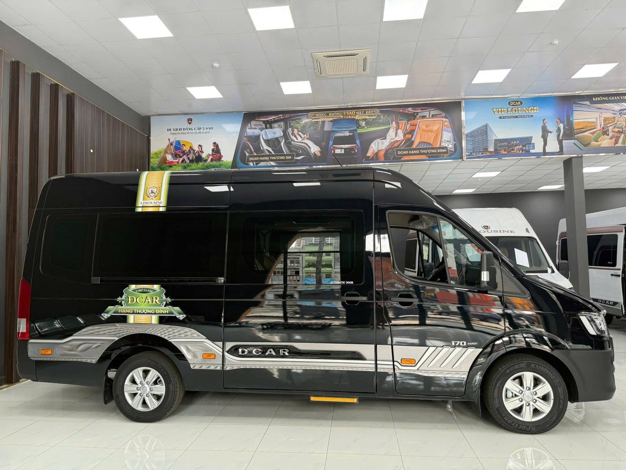 Thuê xe limousine Cam Ranh đi Sài Gòn doanh nghiệp