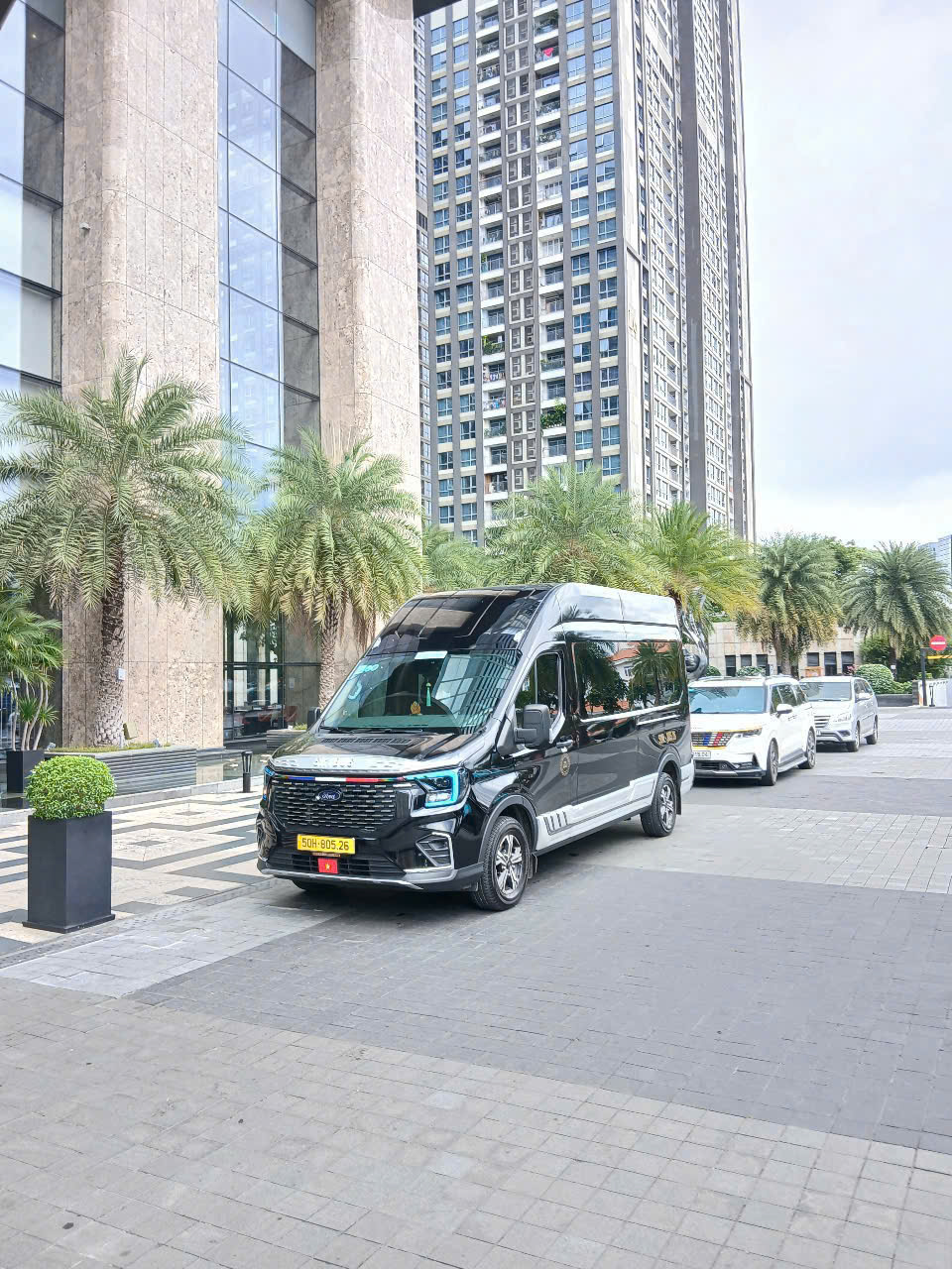 Thuê xe Limousine Cam Ranh đi Sài Gòn giá tốt