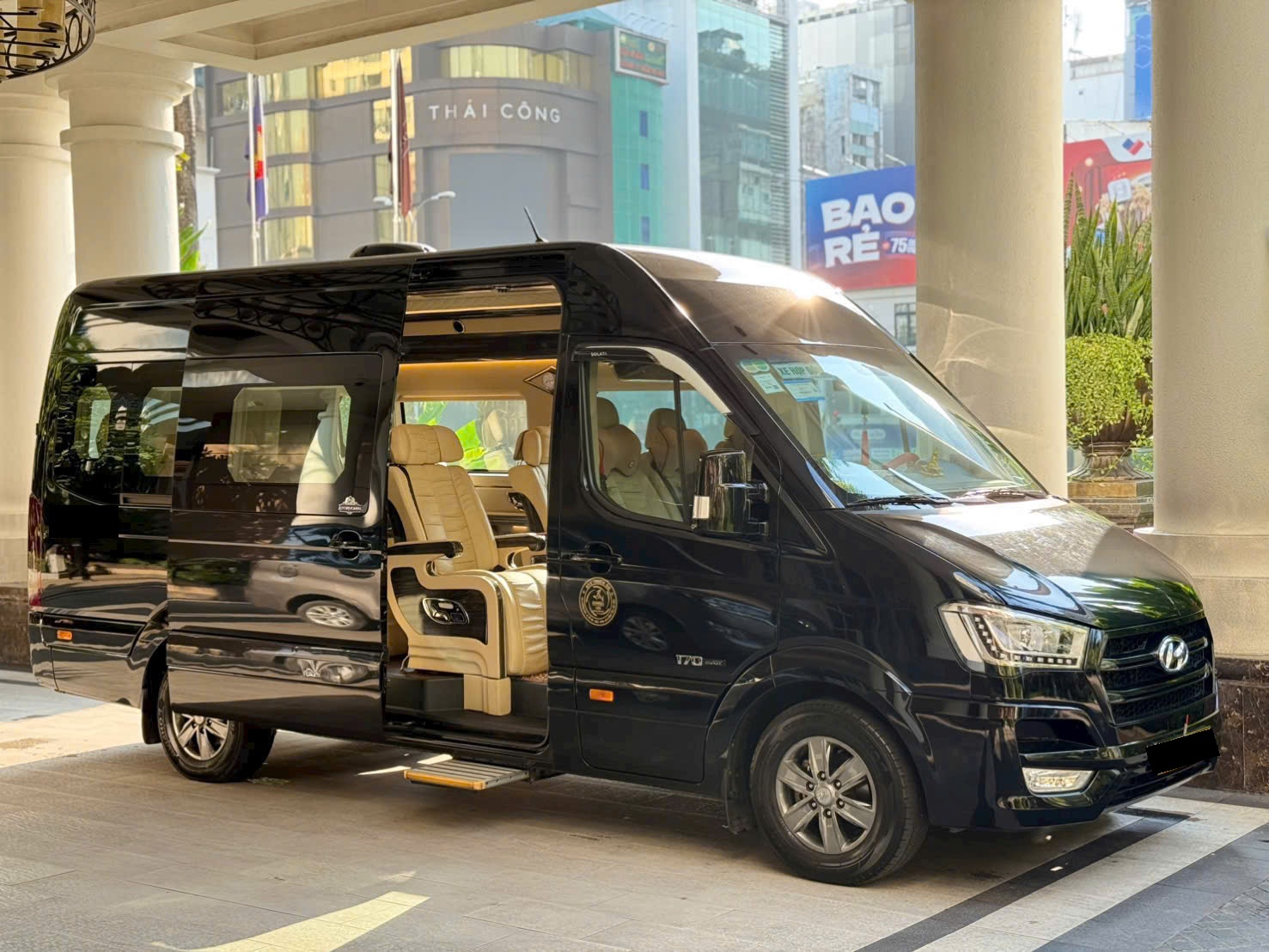 Thuê xe Limousine Đà Lạt đi Quận 1 Sài Gòn