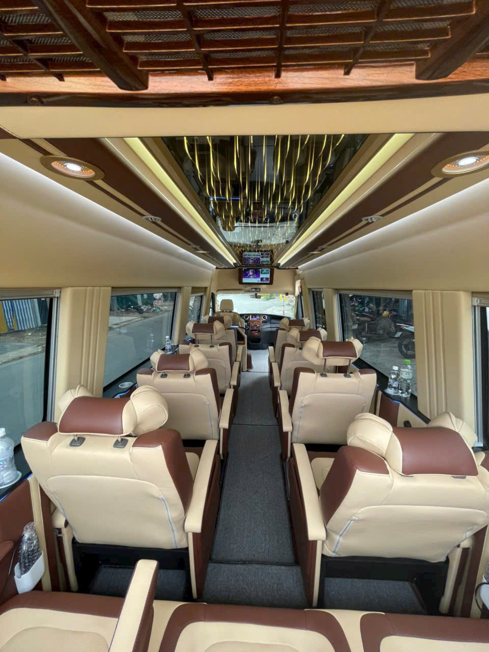 Thuê xe Limousine Đà Lạt đi Sài Gòn cho công ty