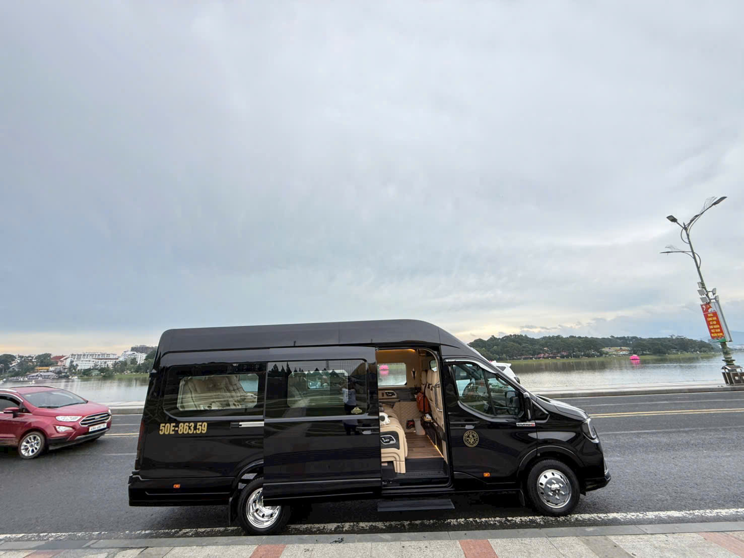 Thuê xe Limousine Đà Lạt đi Sài Gòn giá rẻ