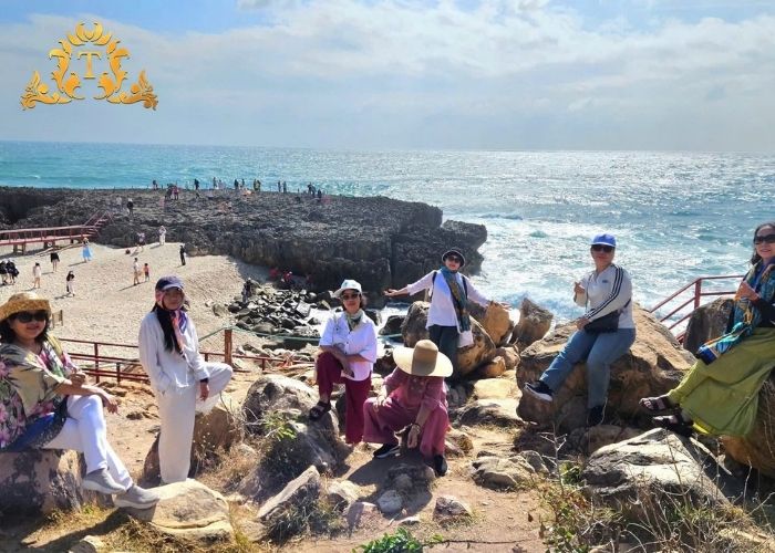 Thuê xe limousine linh hoạt lịch trình ngắm cảnh hoàng hôn biển