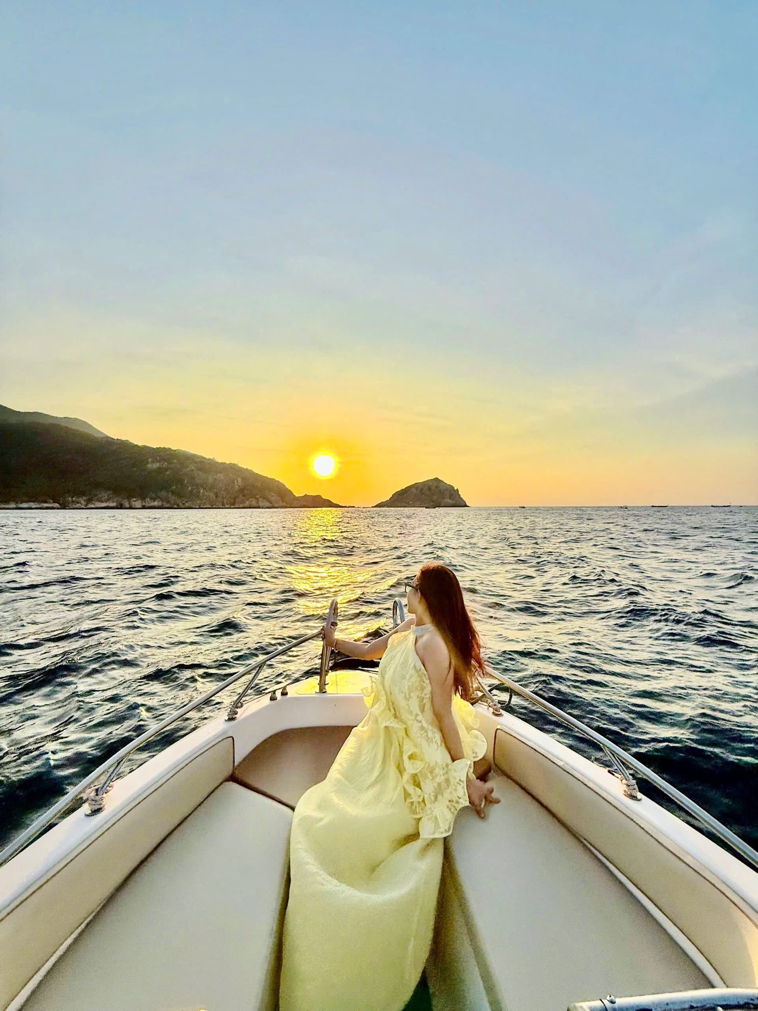 Thuê xe Limousine đi Vĩnh Hy từ TP.HCM